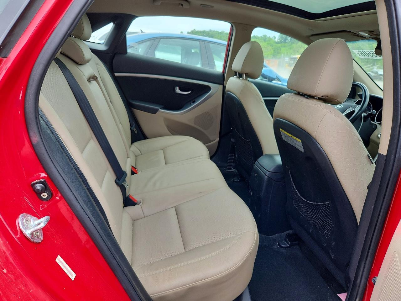 2013 Hyundai Elantra Gt Base Red vin: KMHD35LE2DU052043