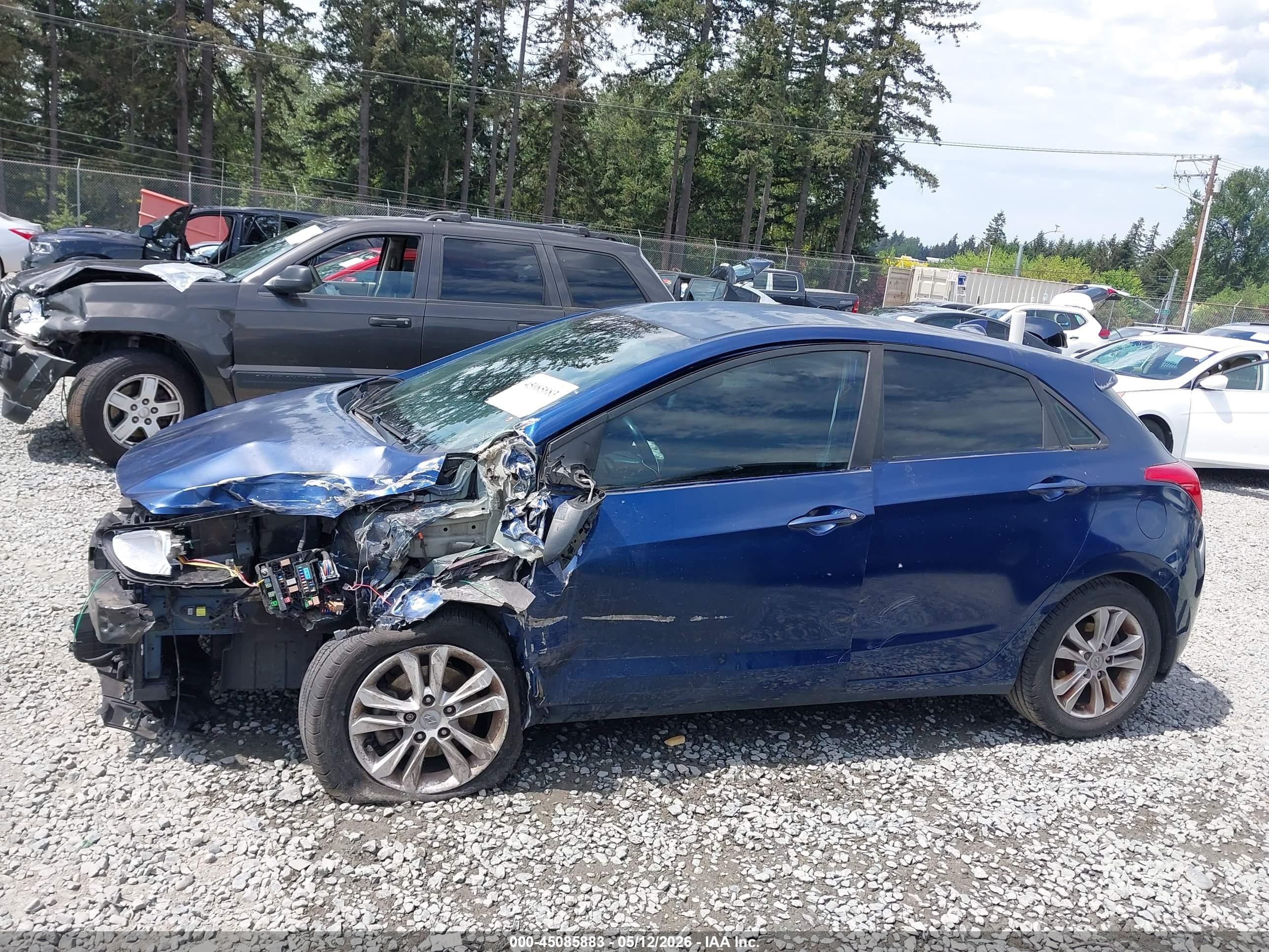 2013 Hyundai Elantra Gt   Blue vin: KMHD35LE2DU080716