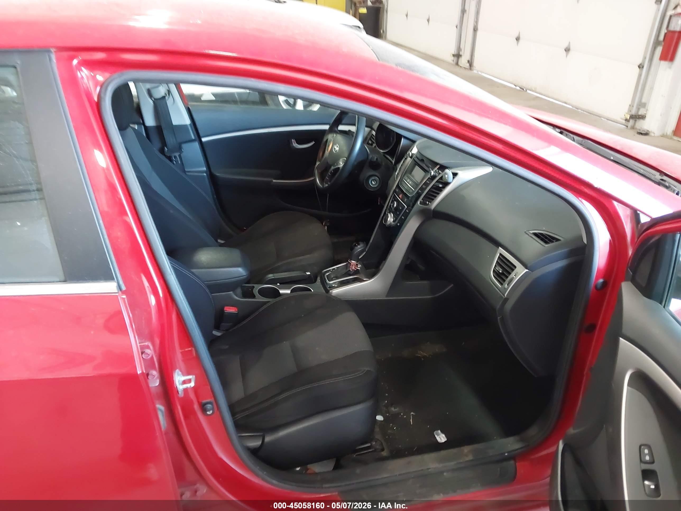 2013 Hyundai Elantra Gt   Red vin: KMHD35LE2DU083048