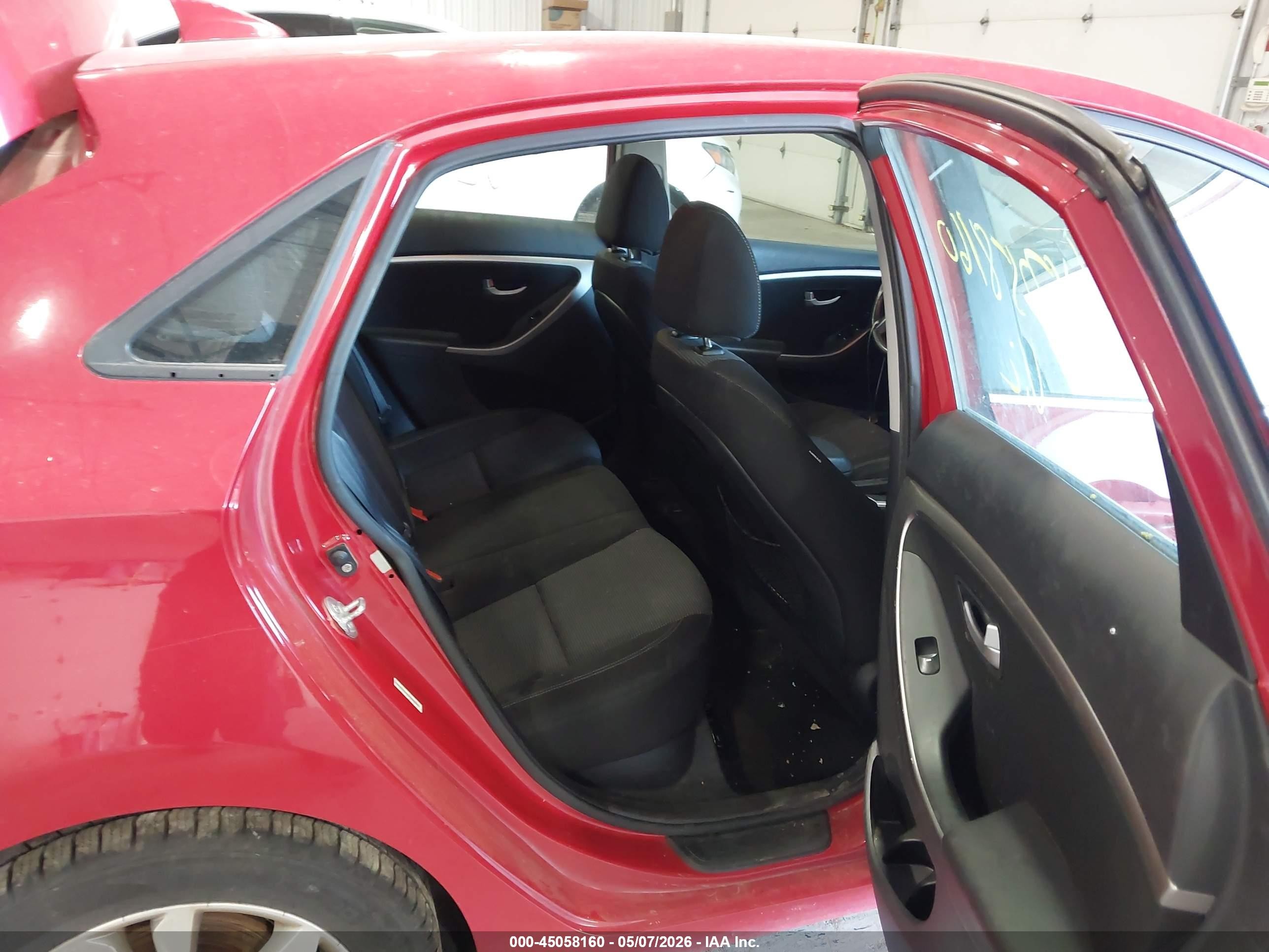 2013 Hyundai Elantra Gt   Red vin: KMHD35LE2DU083048