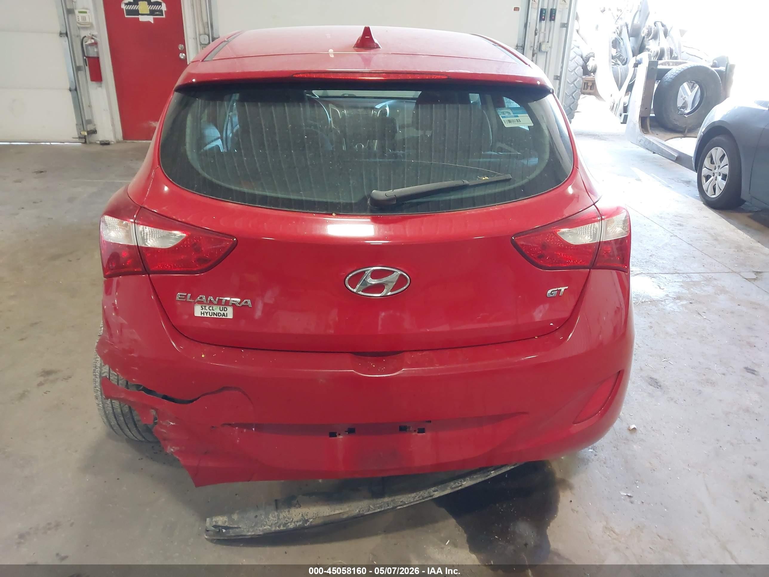 2013 Hyundai Elantra Gt   Red vin: KMHD35LE2DU083048