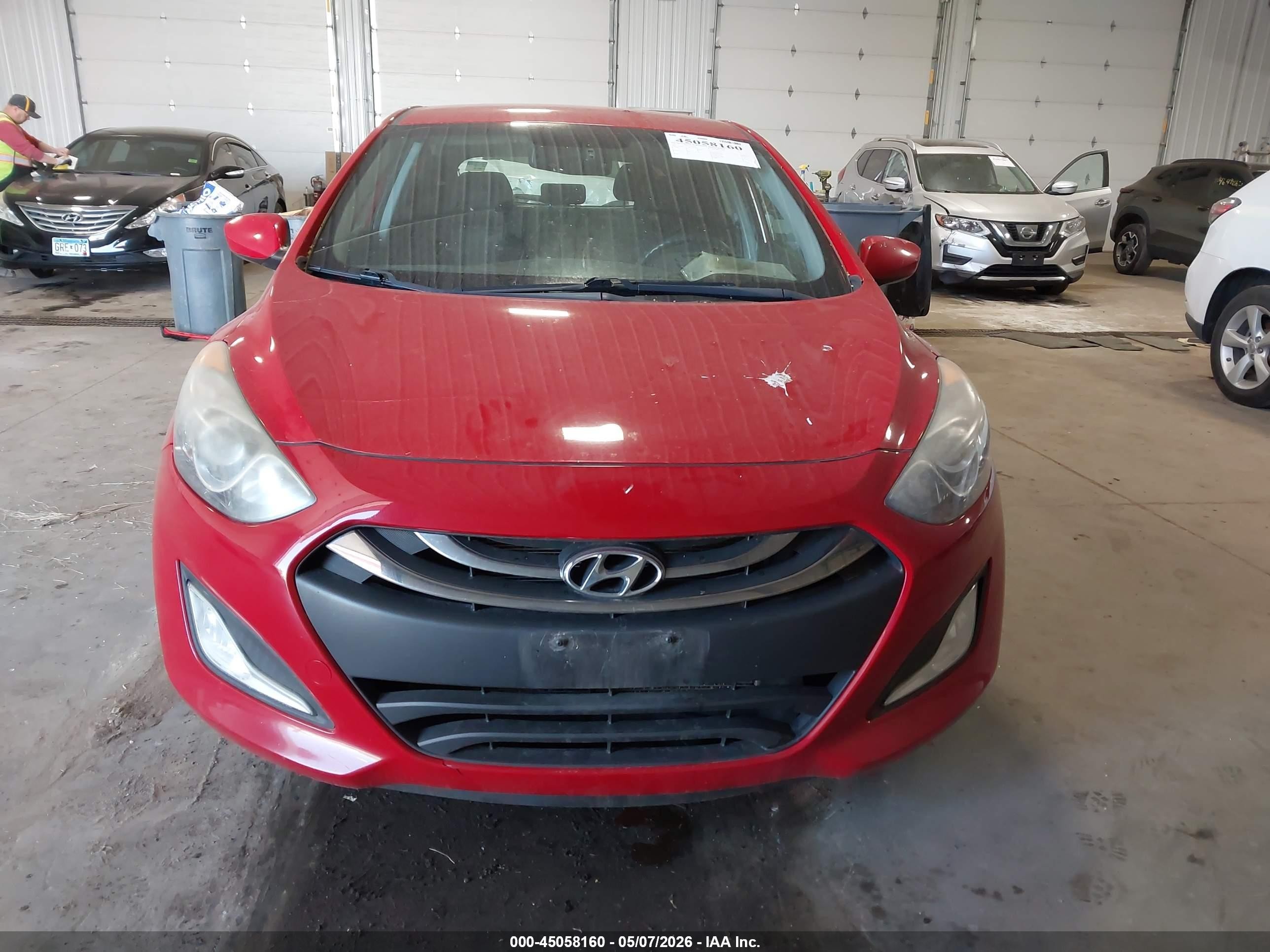 2013 Hyundai Elantra Gt   Red vin: KMHD35LE2DU083048