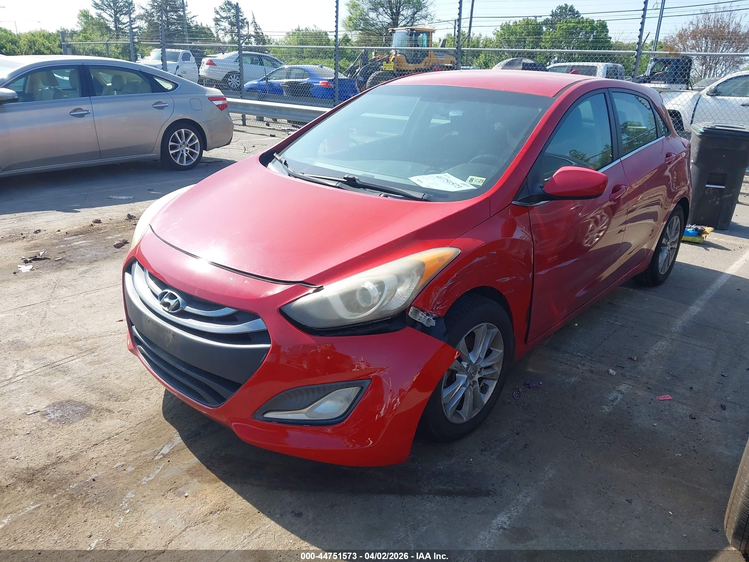 2013 Hyundai Elantra Gt   Red vin: KMHD35LE2DU084894