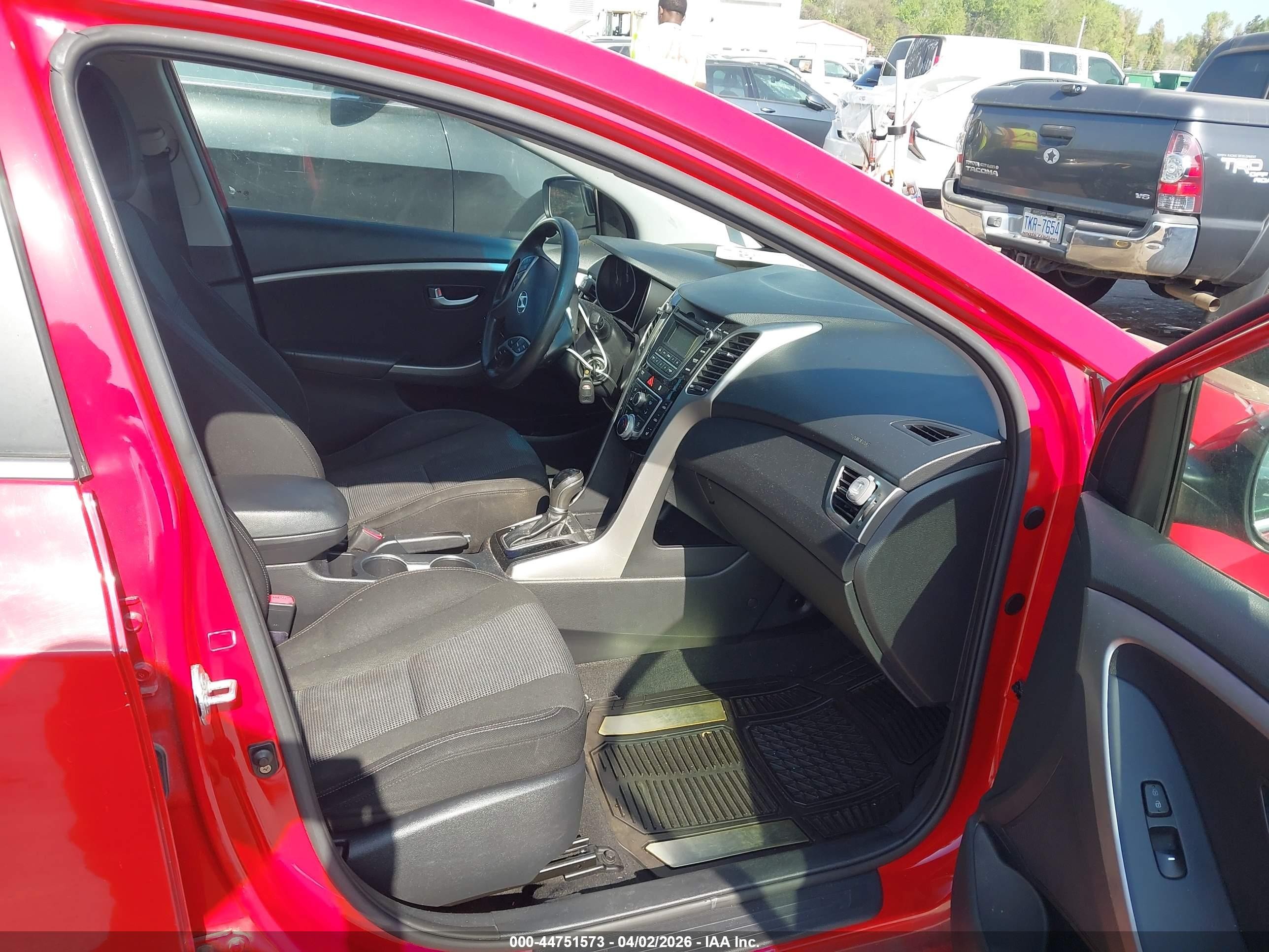 2013 Hyundai Elantra Gt   Red vin: KMHD35LE2DU084894