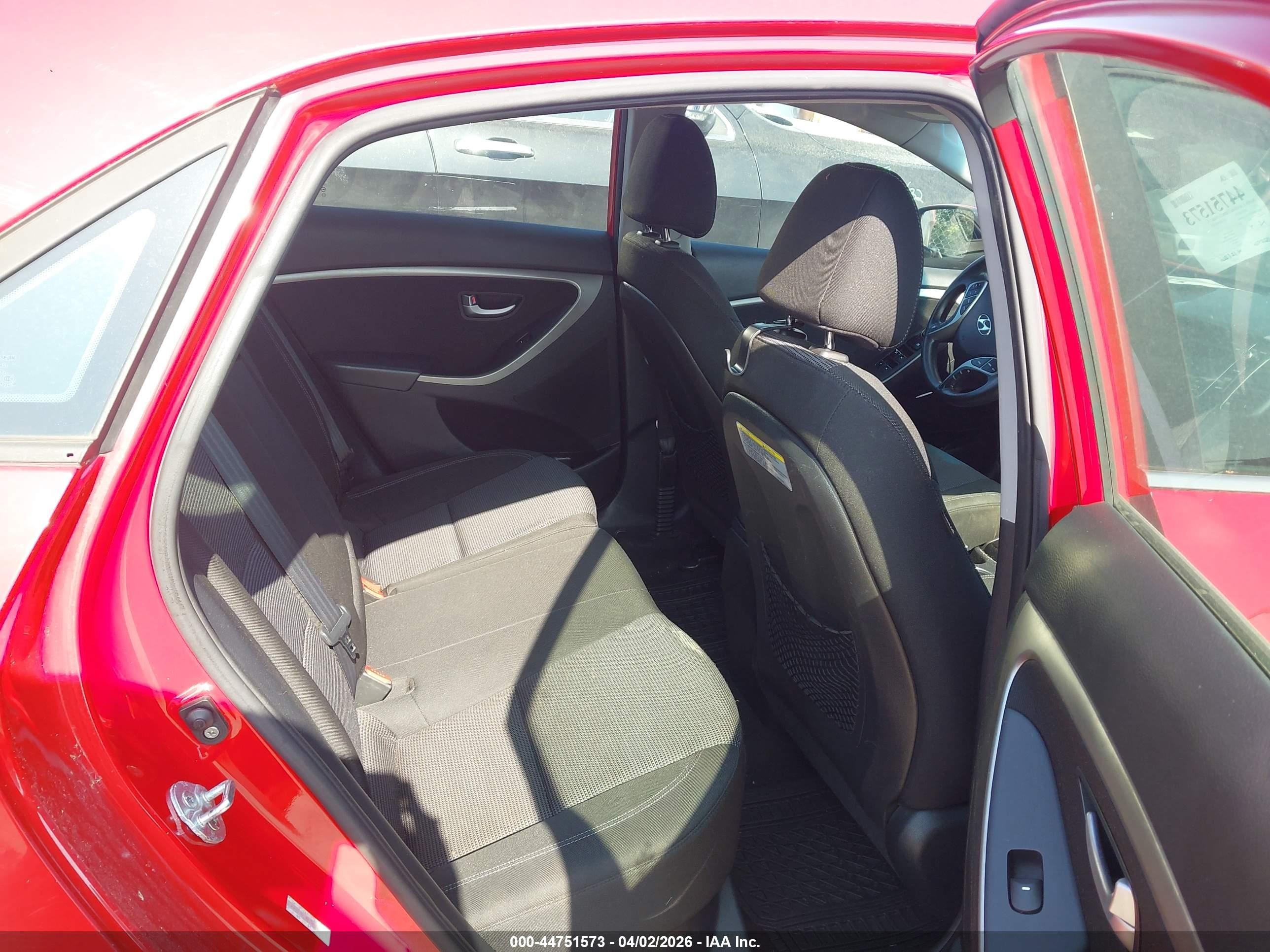 2013 Hyundai Elantra Gt   Red vin: KMHD35LE2DU084894
