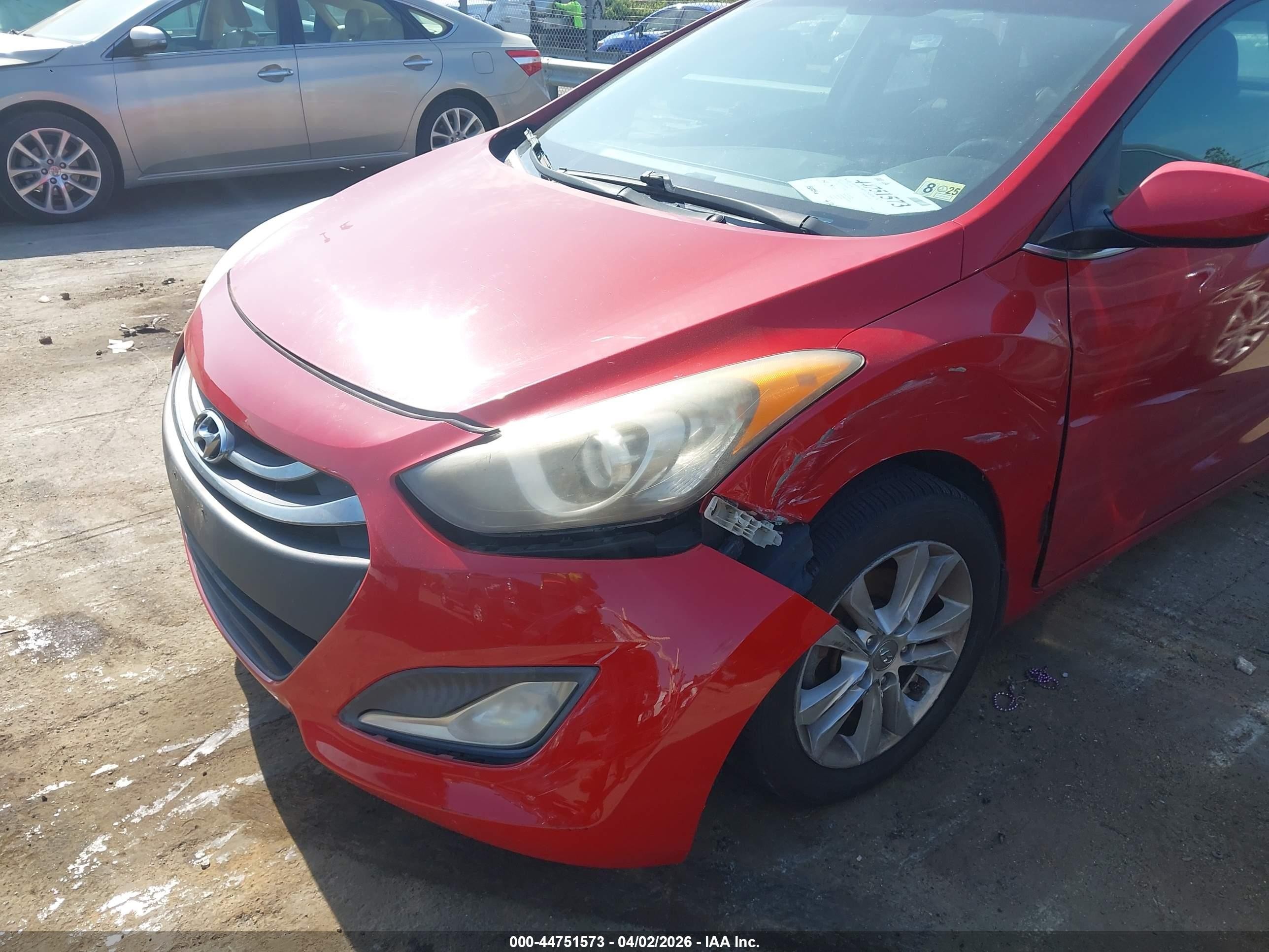 2013 Hyundai Elantra Gt   Red vin: KMHD35LE2DU084894
