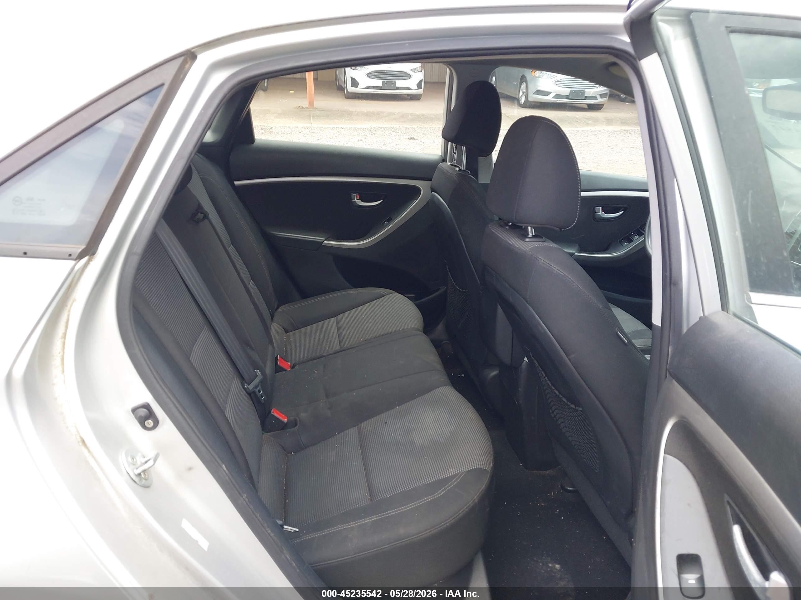 2013 Hyundai Elantra Gt   Silver vin: KMHD35LE2DU086158