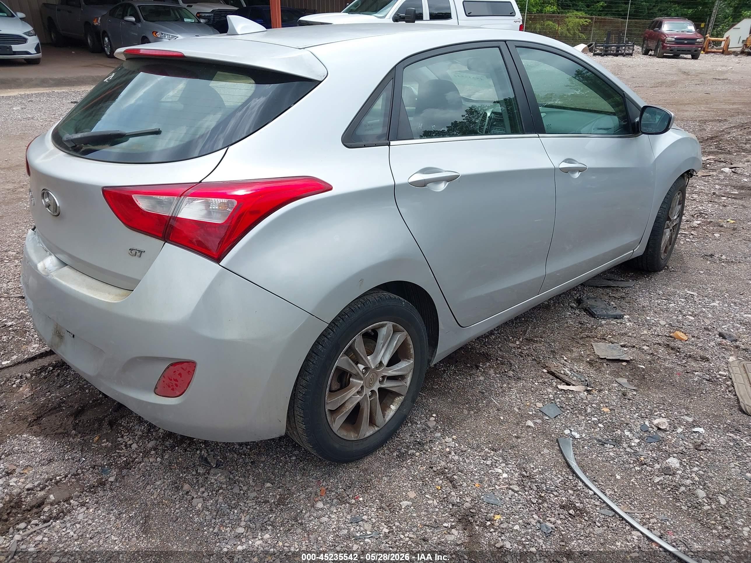 2013 Hyundai Elantra Gt   Silver vin: KMHD35LE2DU086158