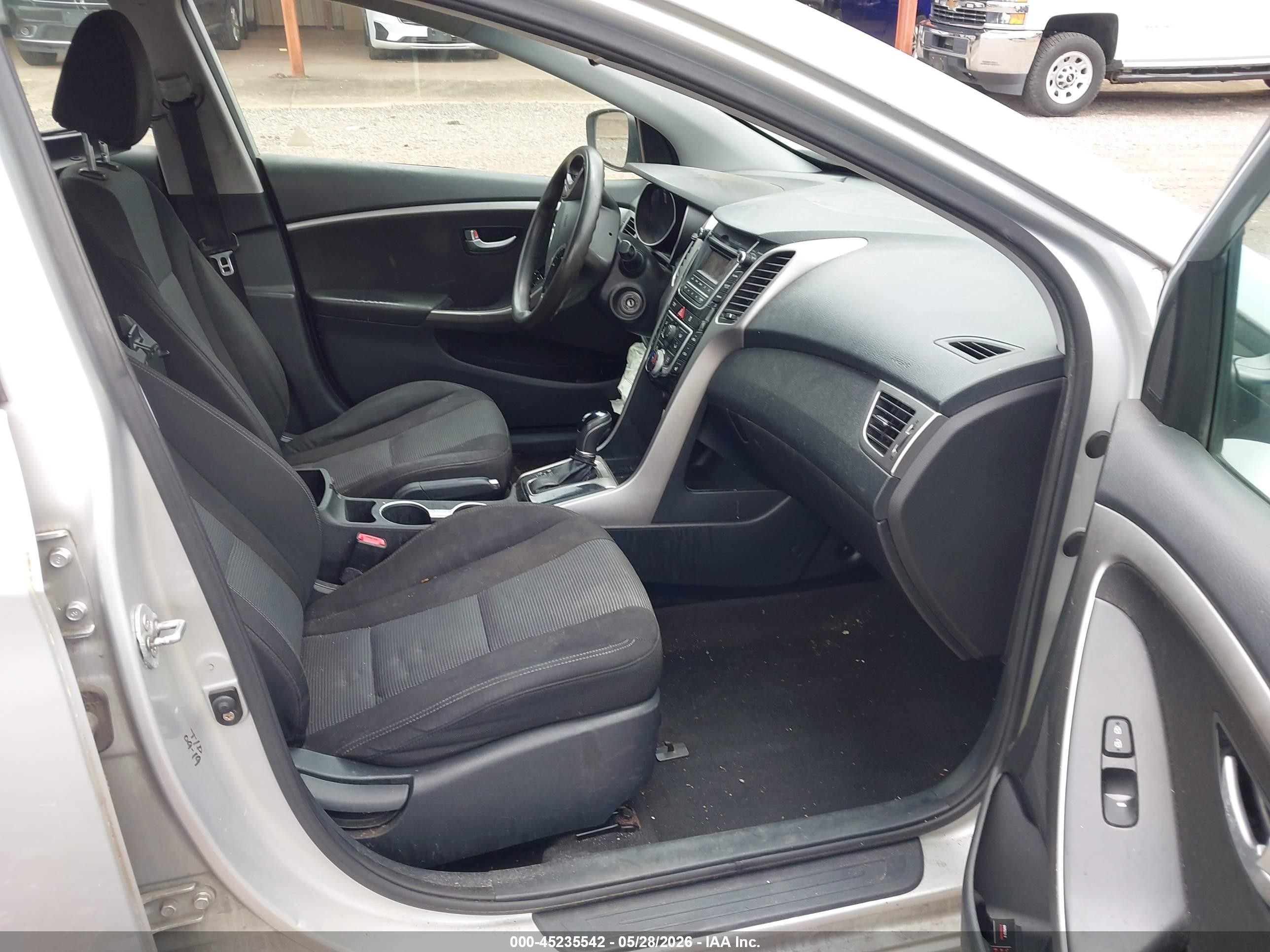 2013 Hyundai Elantra Gt   Silver vin: KMHD35LE2DU086158
