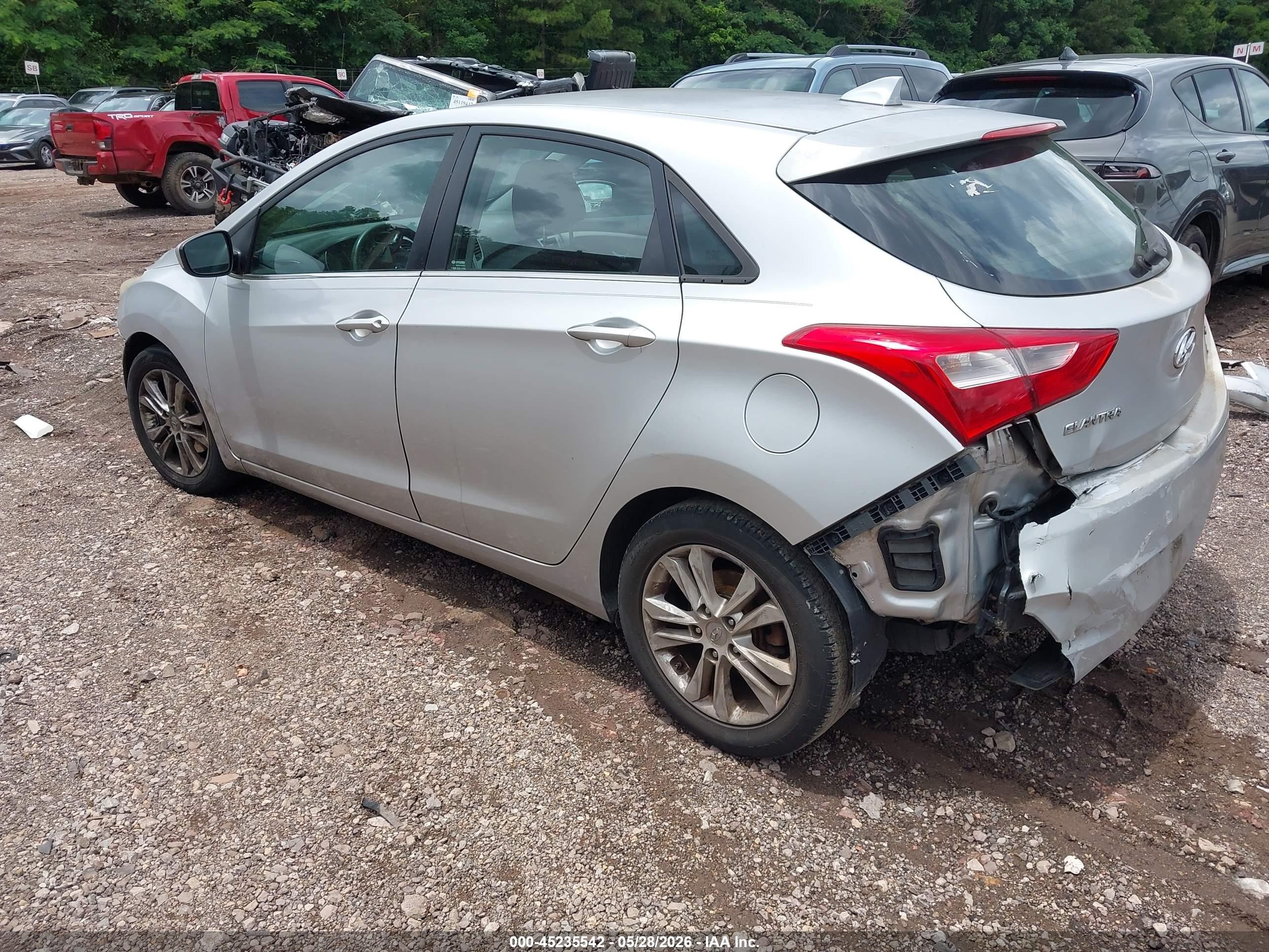2013 Hyundai Elantra Gt   Silver vin: KMHD35LE2DU086158
