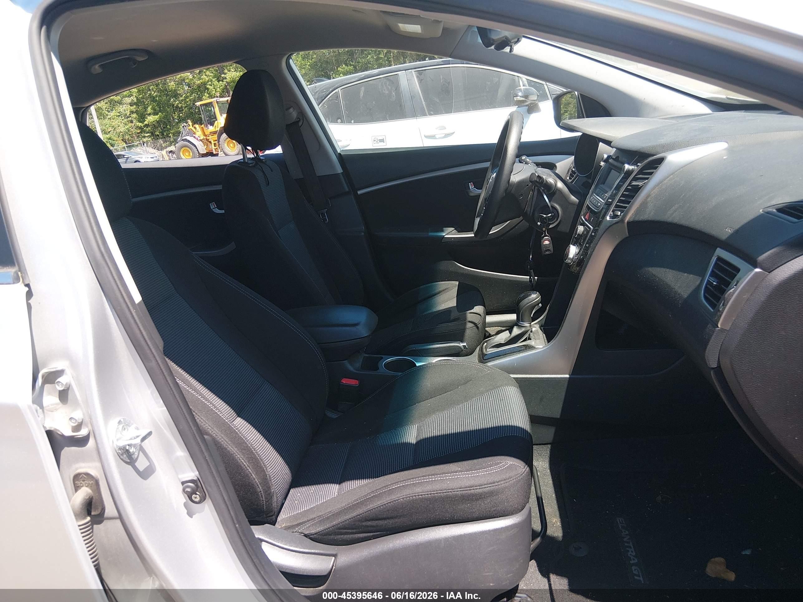 2013 Hyundai Elantra Gt   Silver vin: KMHD35LE2DU092607