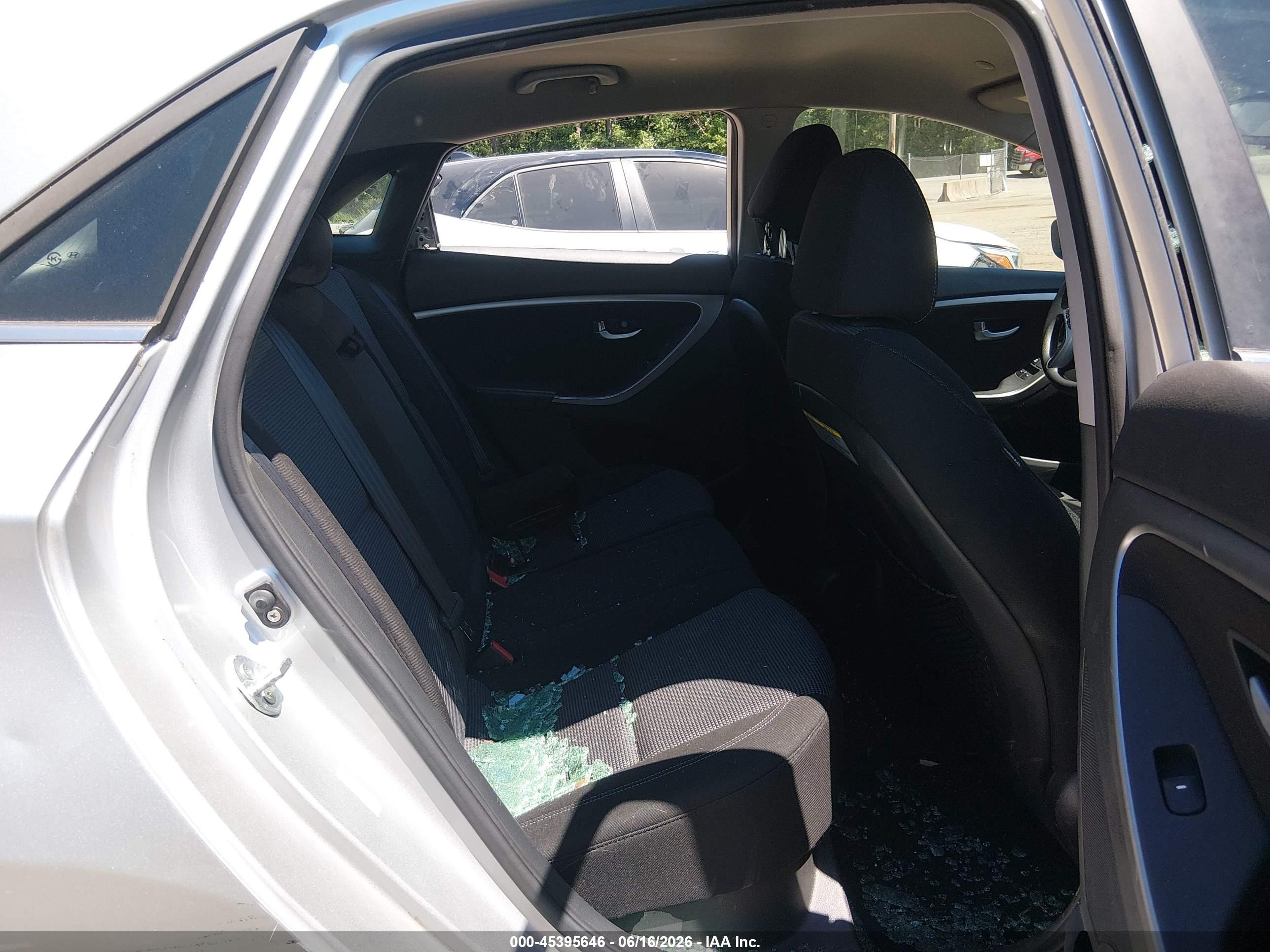 2013 Hyundai Elantra Gt   Silver vin: KMHD35LE2DU092607