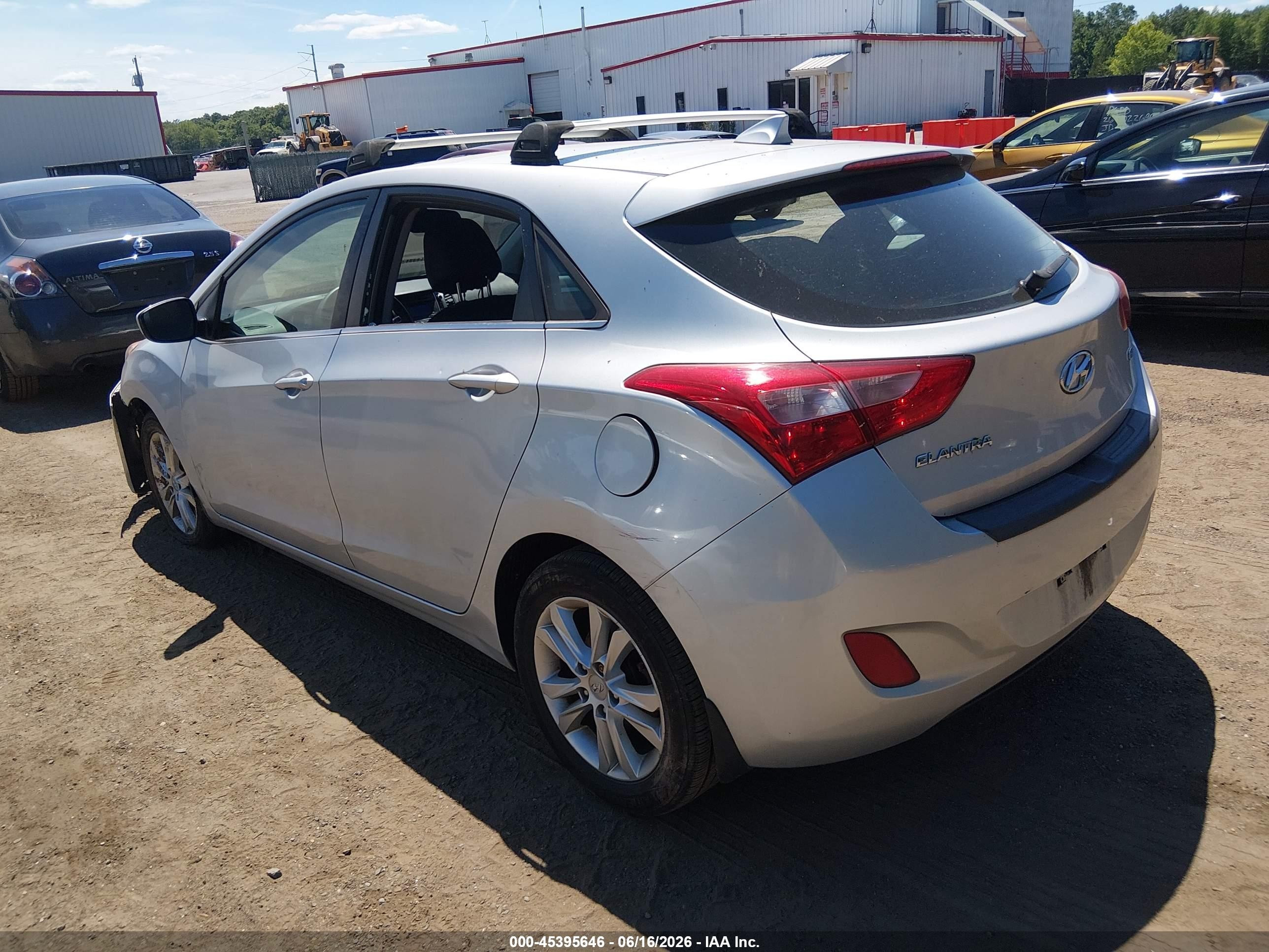 2013 Hyundai Elantra Gt   Silver vin: KMHD35LE2DU092607
