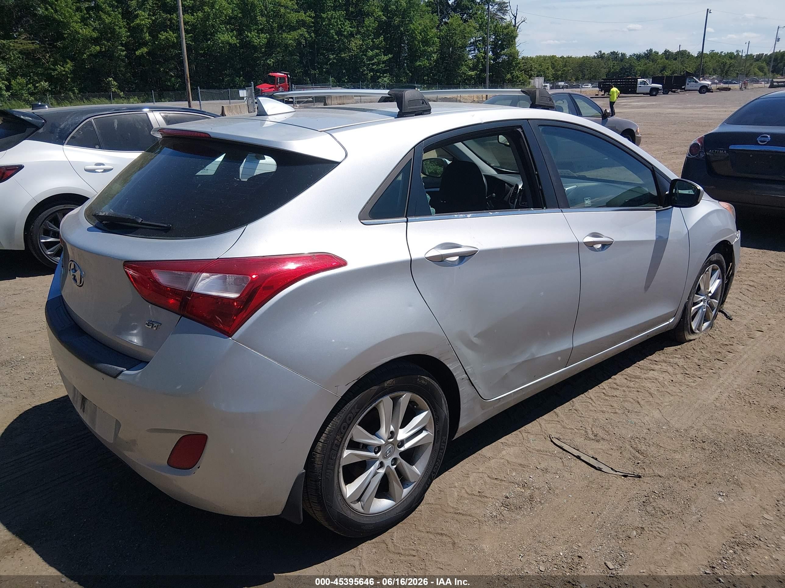 2013 Hyundai Elantra Gt   Silver vin: KMHD35LE2DU092607
