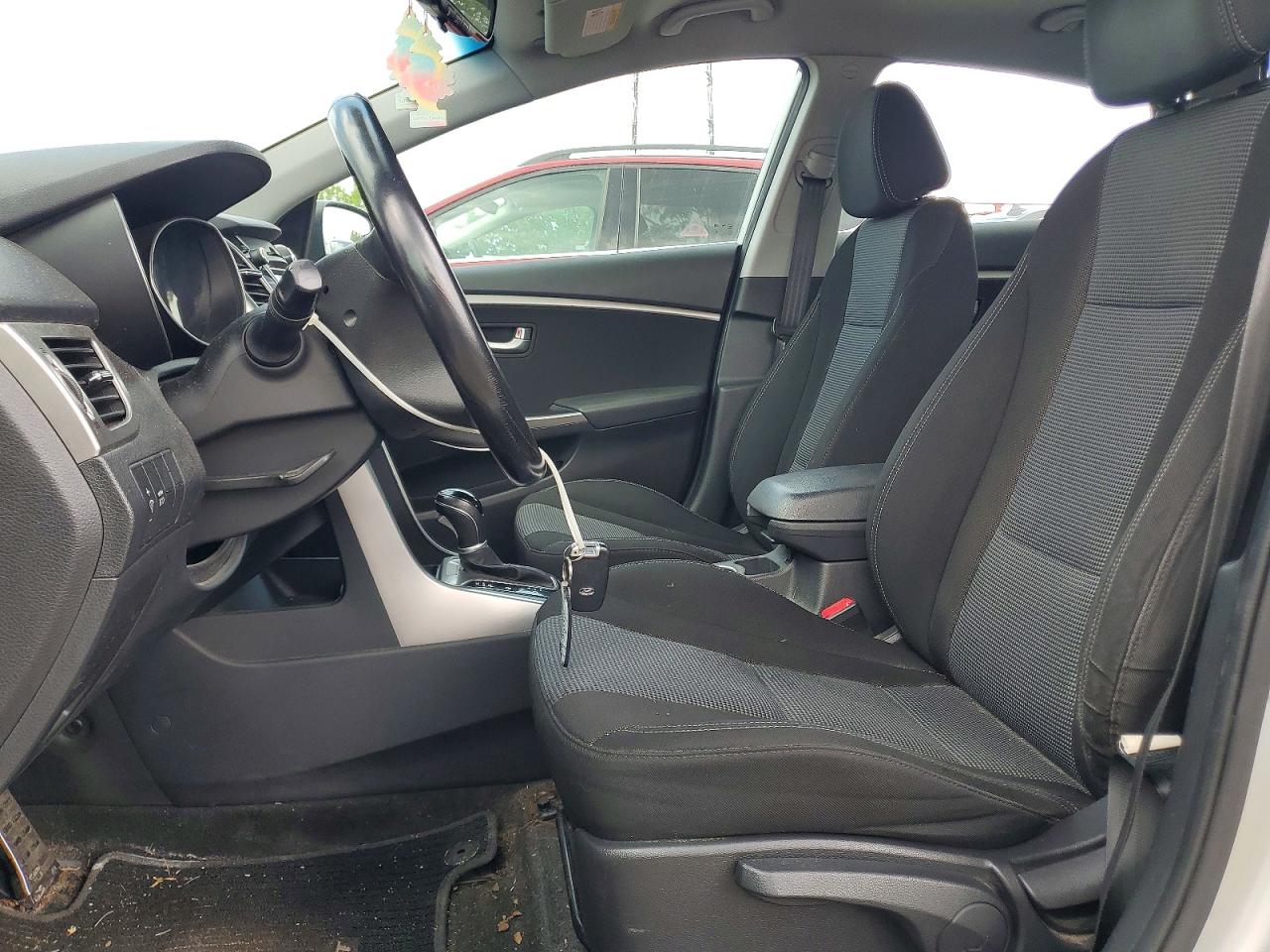 2013 Hyundai Elantra Gt Base Silver vin: KMHD35LE2DU096849