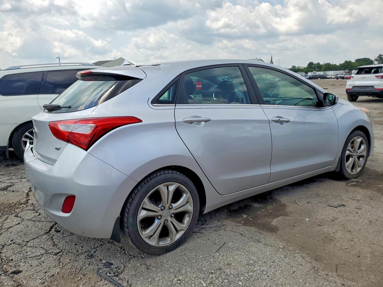 2013 Hyundai Elantra Gt Base Silver vin: KMHD35LE2DU096849