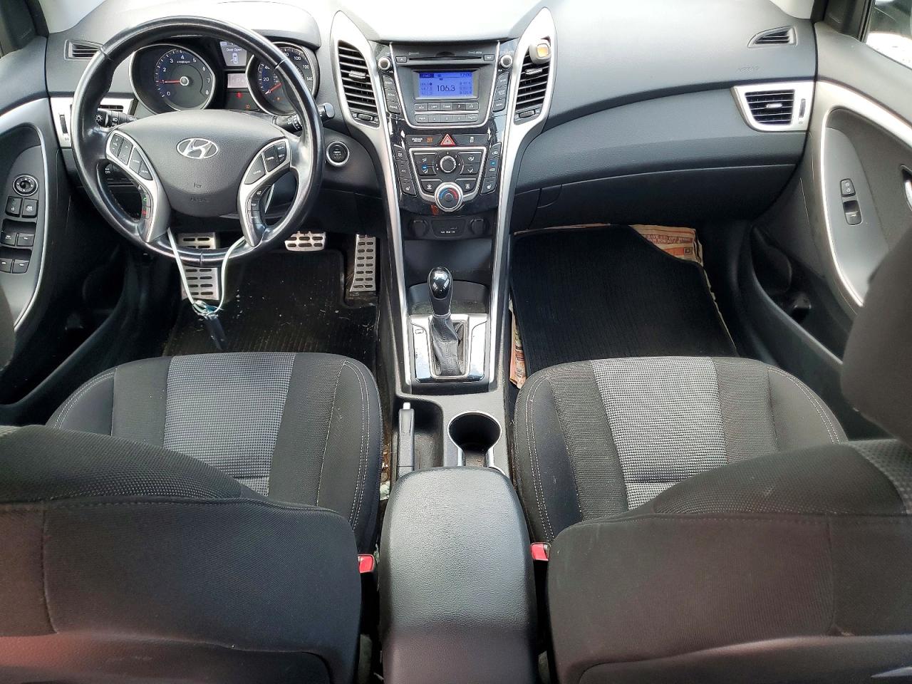 2013 Hyundai Elantra Gt Base Silver vin: KMHD35LE2DU096849