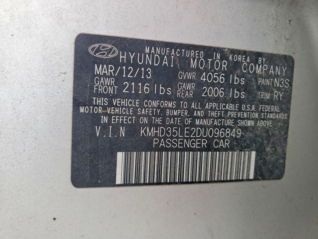 2013 Hyundai Elantra Gt Base Silver vin: KMHD35LE2DU096849
