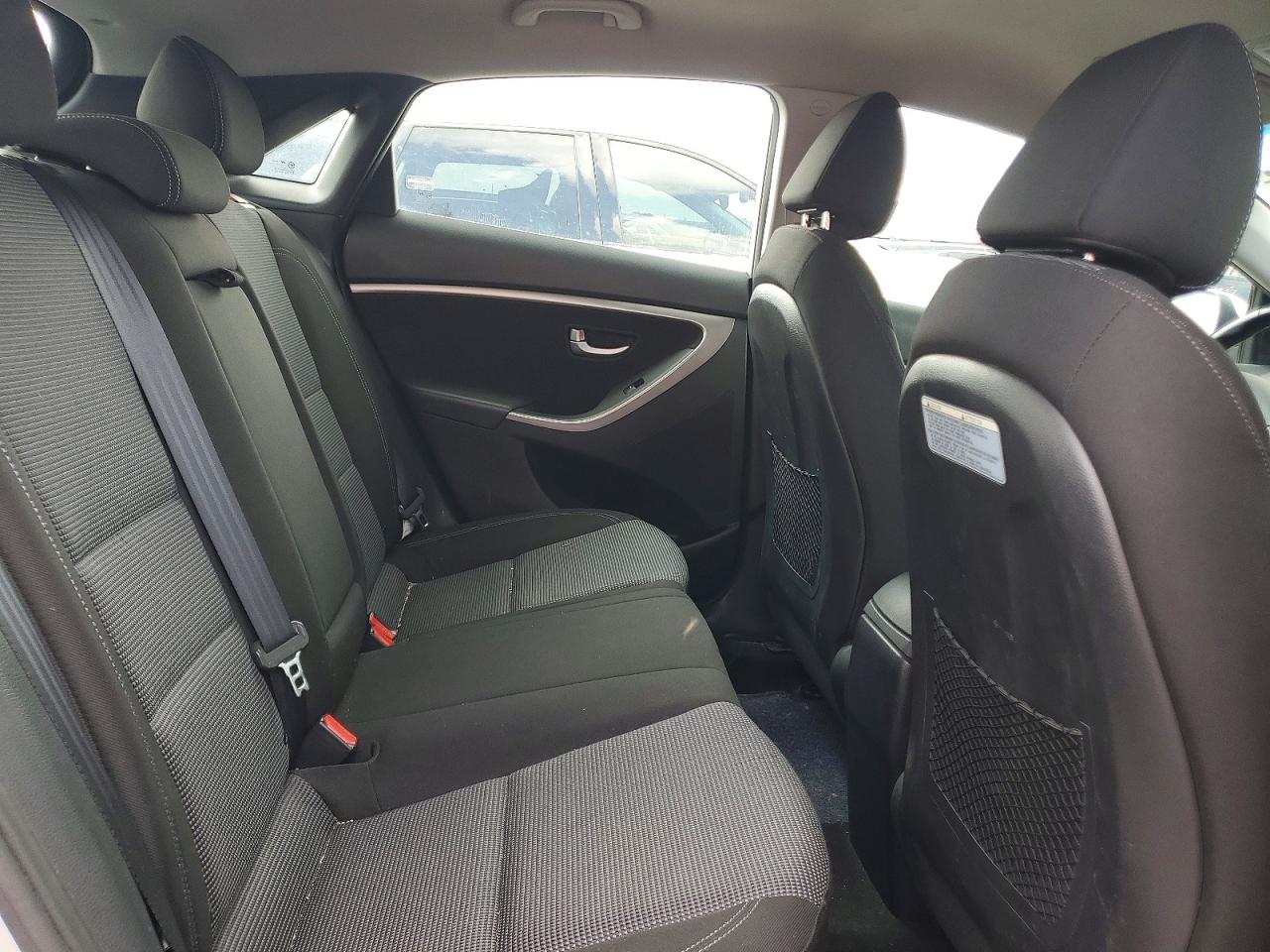 2013 Hyundai Elantra Gt Base Silver vin: KMHD35LE2DU096849