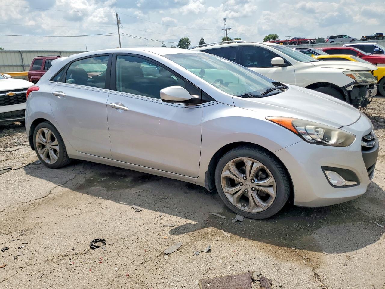 2013 Hyundai Elantra Gt Base Silver vin: KMHD35LE2DU096849