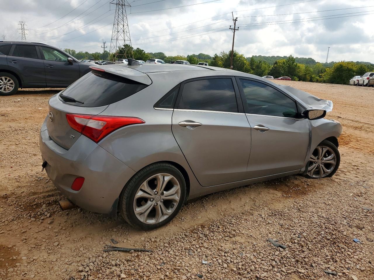 2013 Hyundai Elantra Gt Base Silver vin: KMHD35LE2DU099251