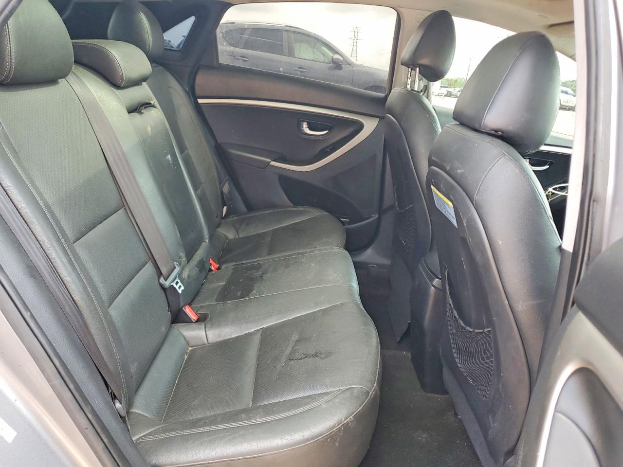 2013 Hyundai Elantra Gt Base Silver vin: KMHD35LE2DU099251