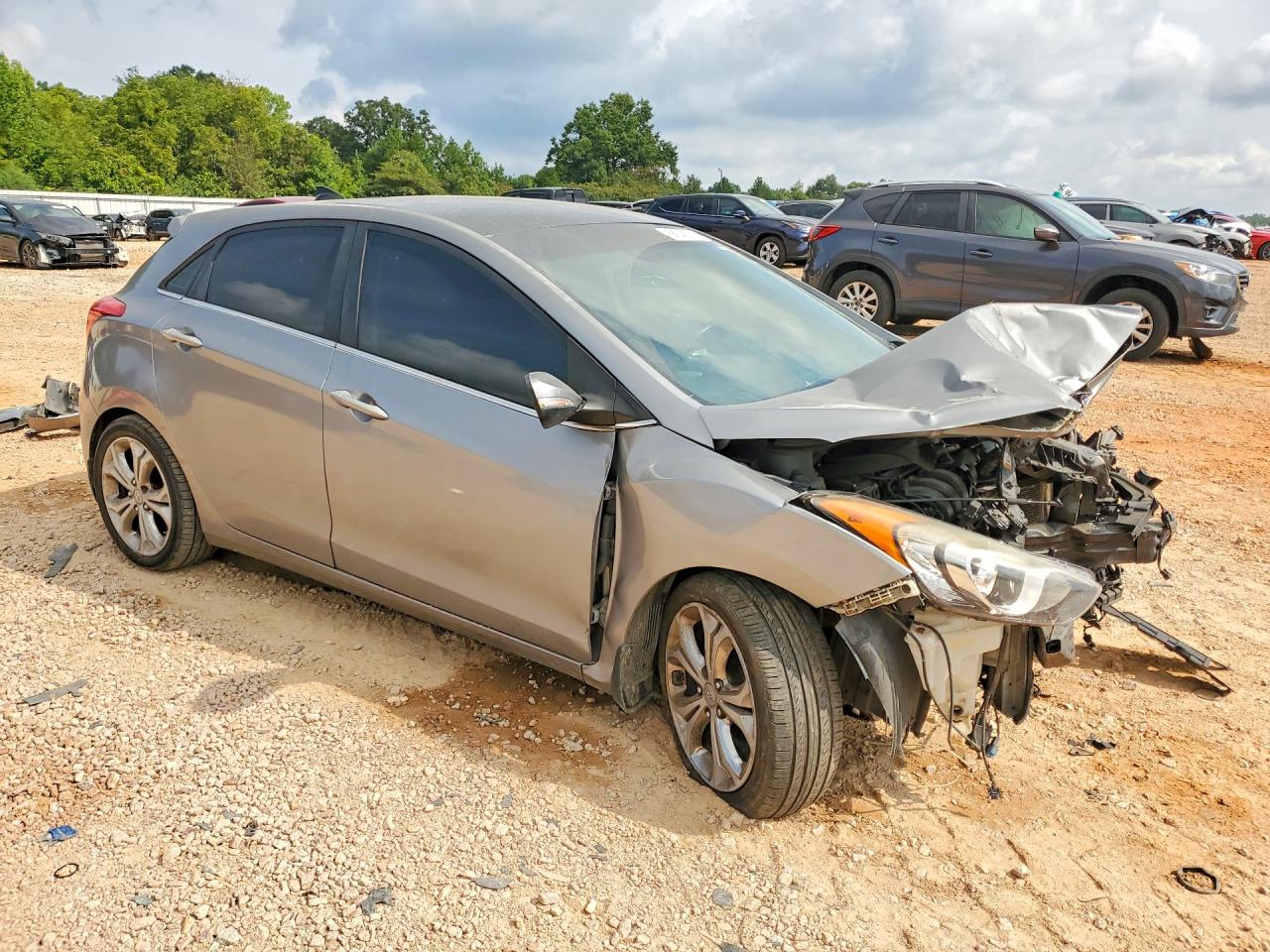 2013 Hyundai Elantra Gt Base Silver vin: KMHD35LE2DU099251