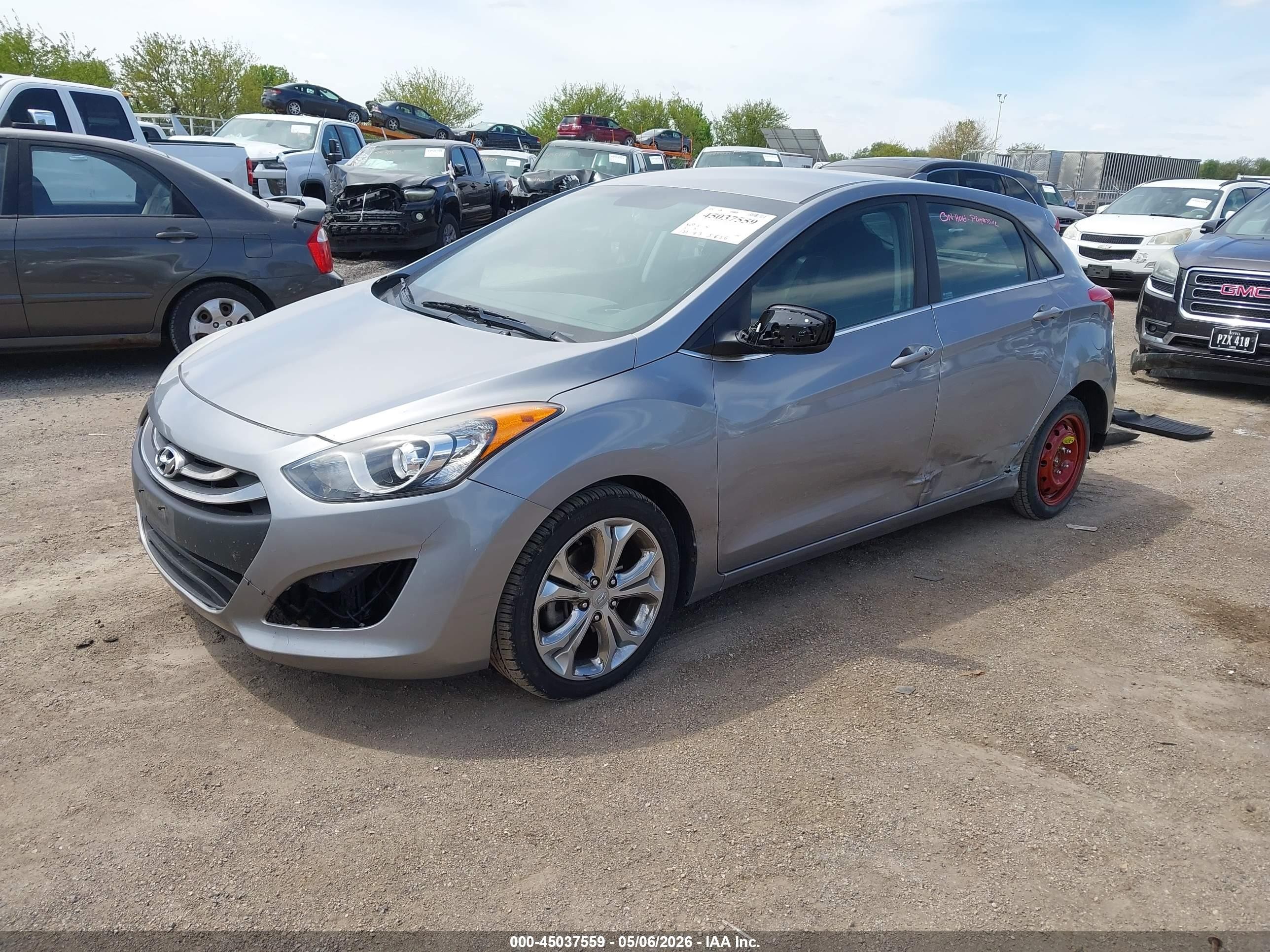 2013 Hyundai Elantra Gt   Silver vin: KMHD35LE2DU104917