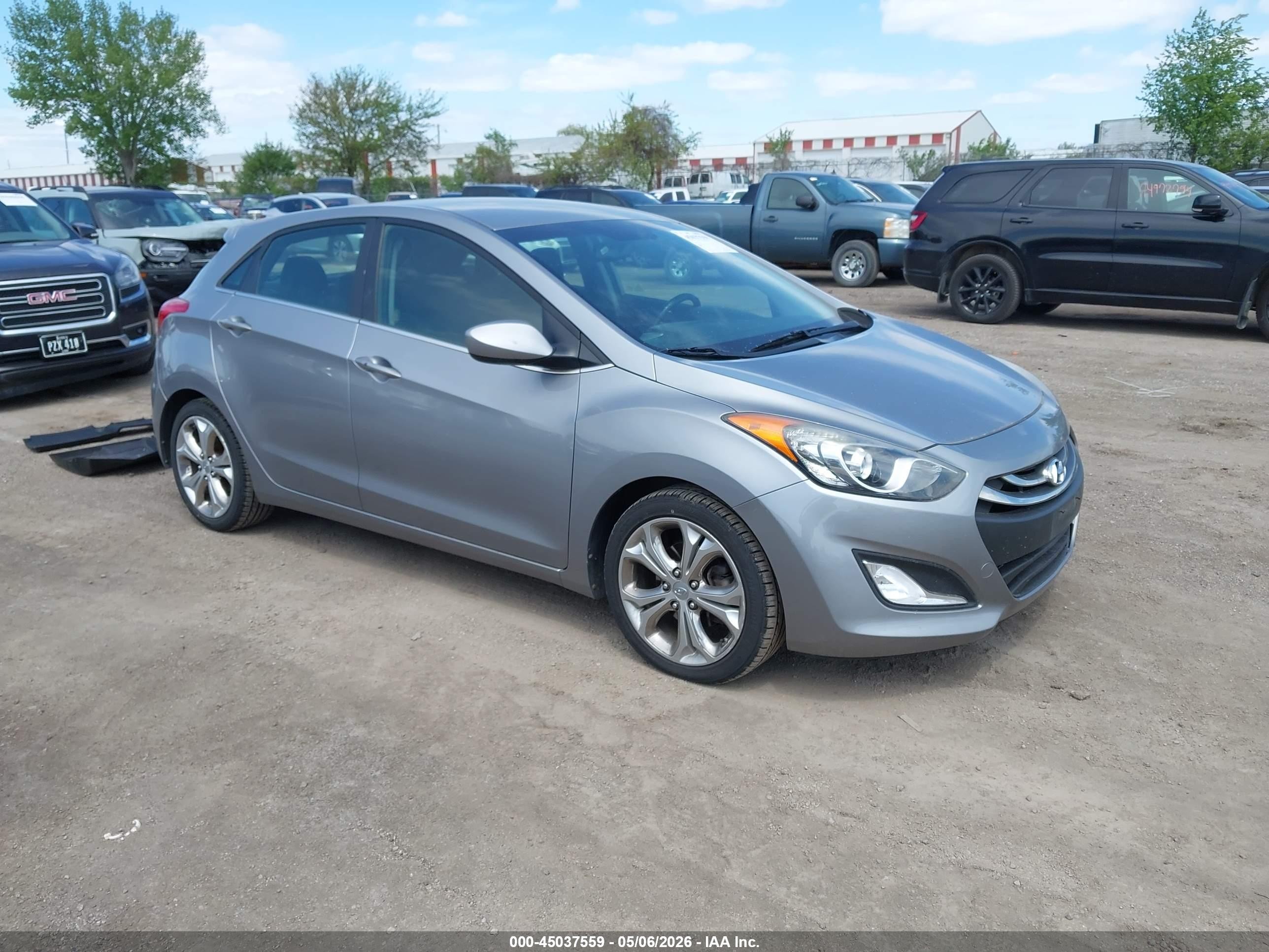 2013 Hyundai Elantra Gt   Silver vin: KMHD35LE2DU104917
