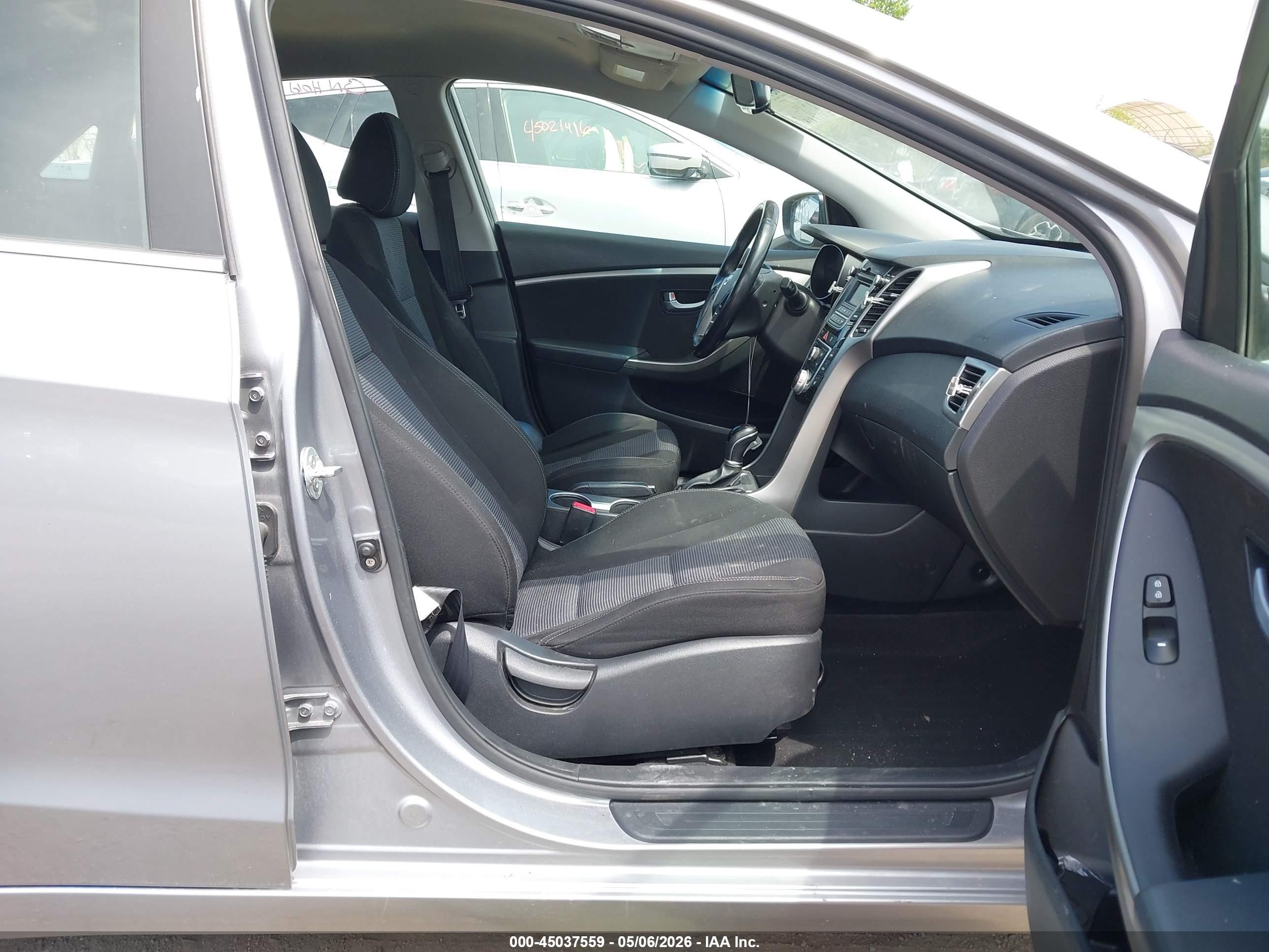 2013 Hyundai Elantra Gt   Silver vin: KMHD35LE2DU104917
