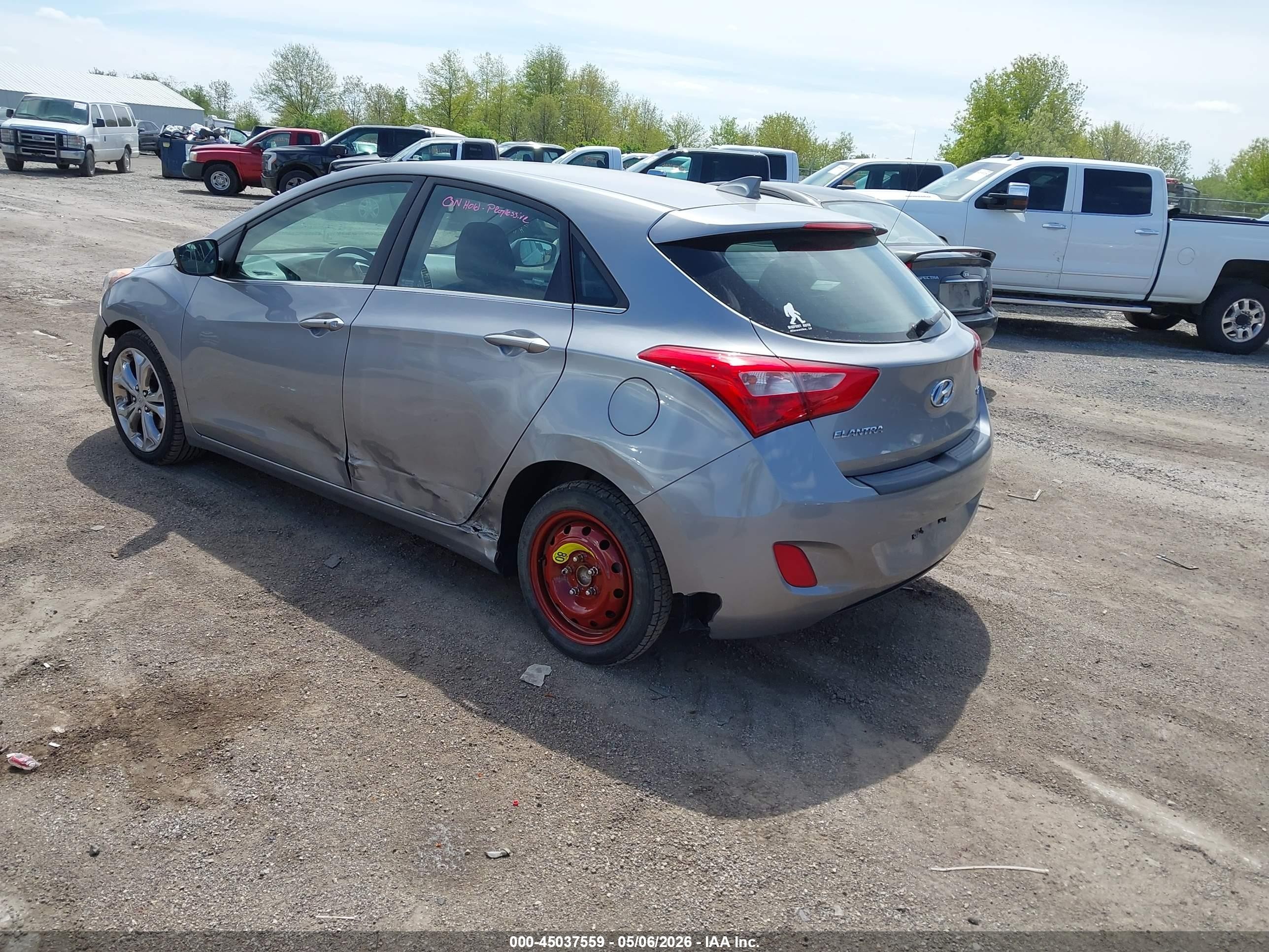 2013 Hyundai Elantra Gt   Silver vin: KMHD35LE2DU104917