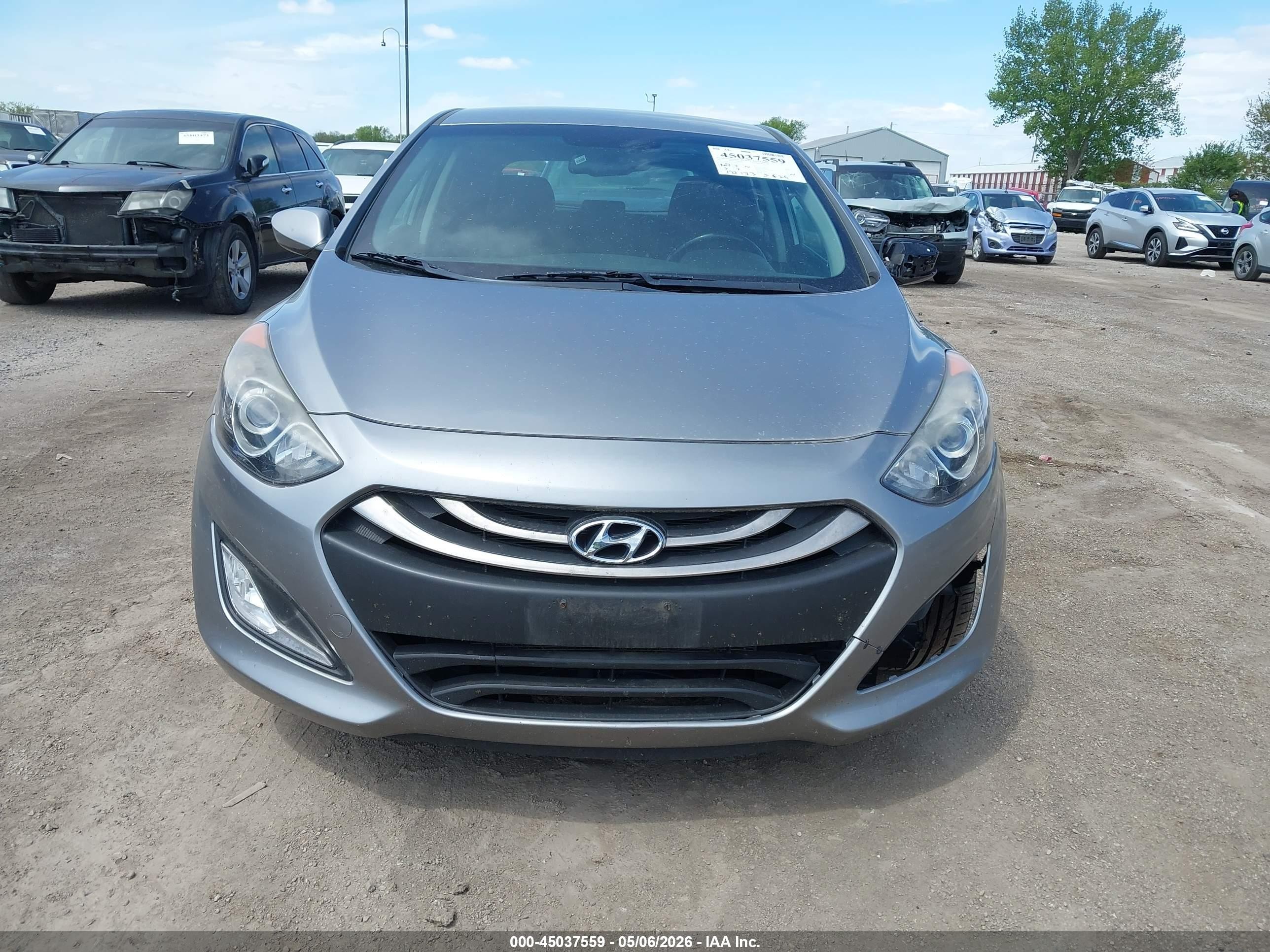 2013 Hyundai Elantra Gt   Silver vin: KMHD35LE2DU104917