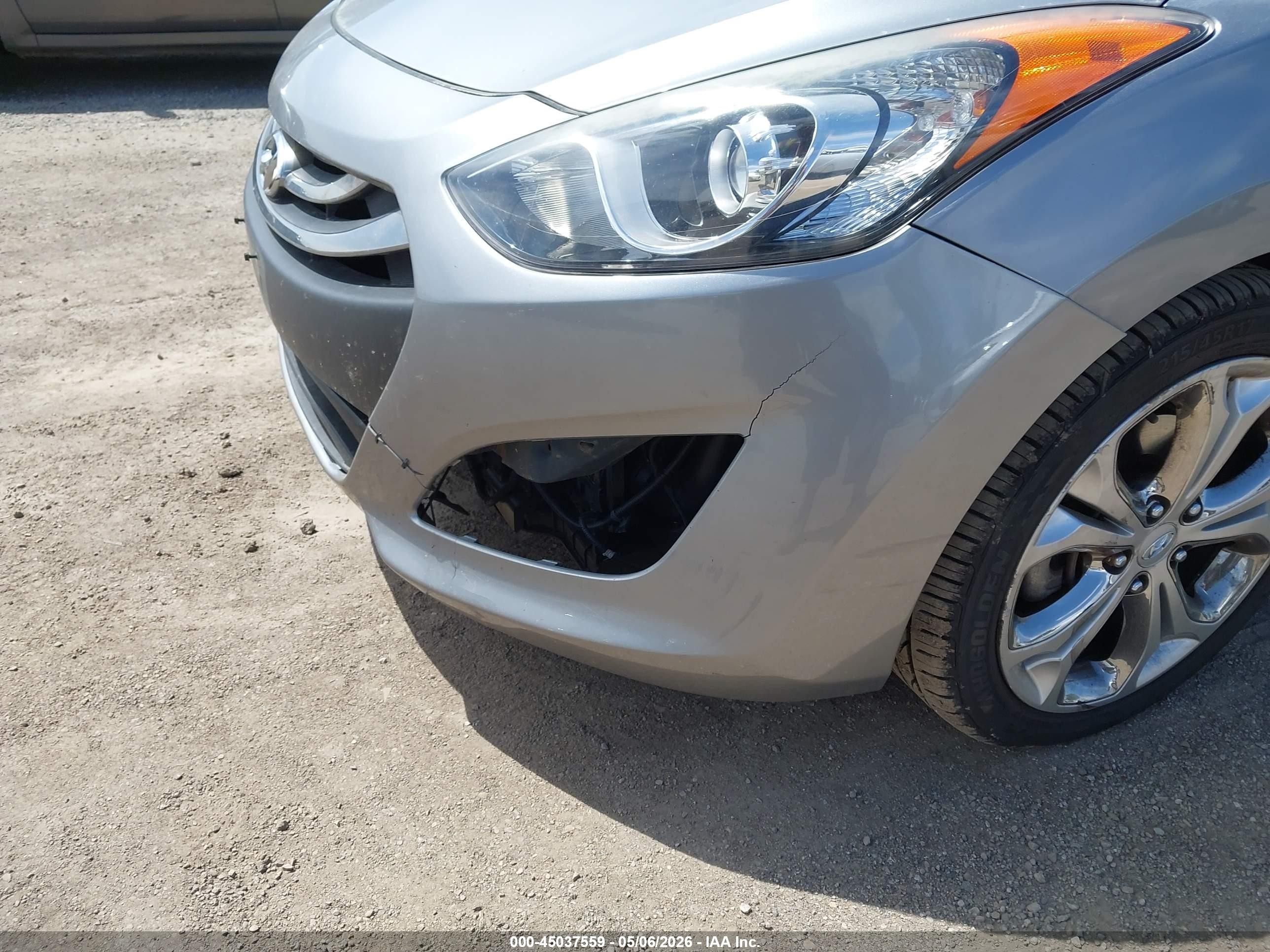 2013 Hyundai Elantra Gt   Silver vin: KMHD35LE2DU104917