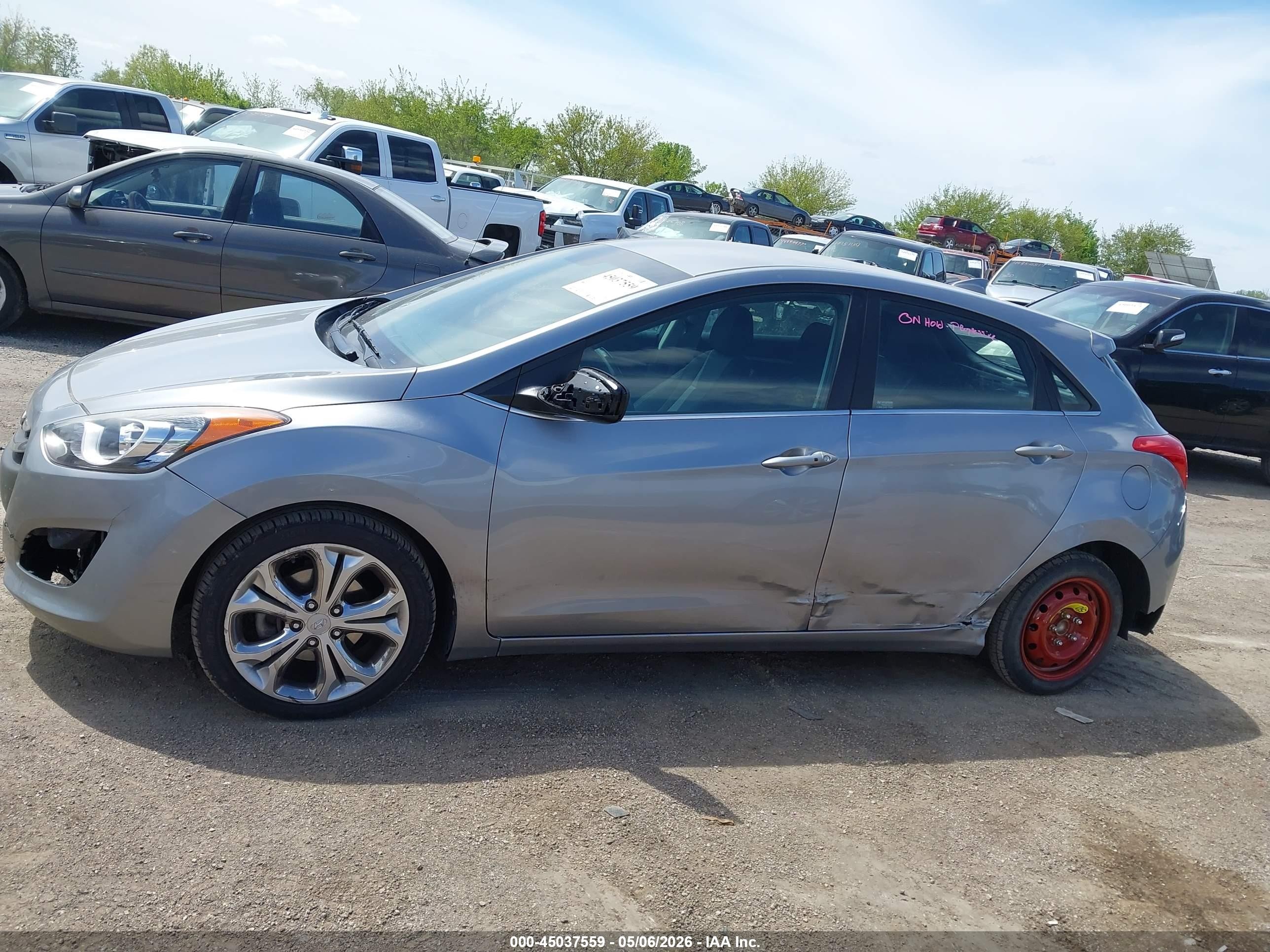 2013 Hyundai Elantra Gt   Silver vin: KMHD35LE2DU104917