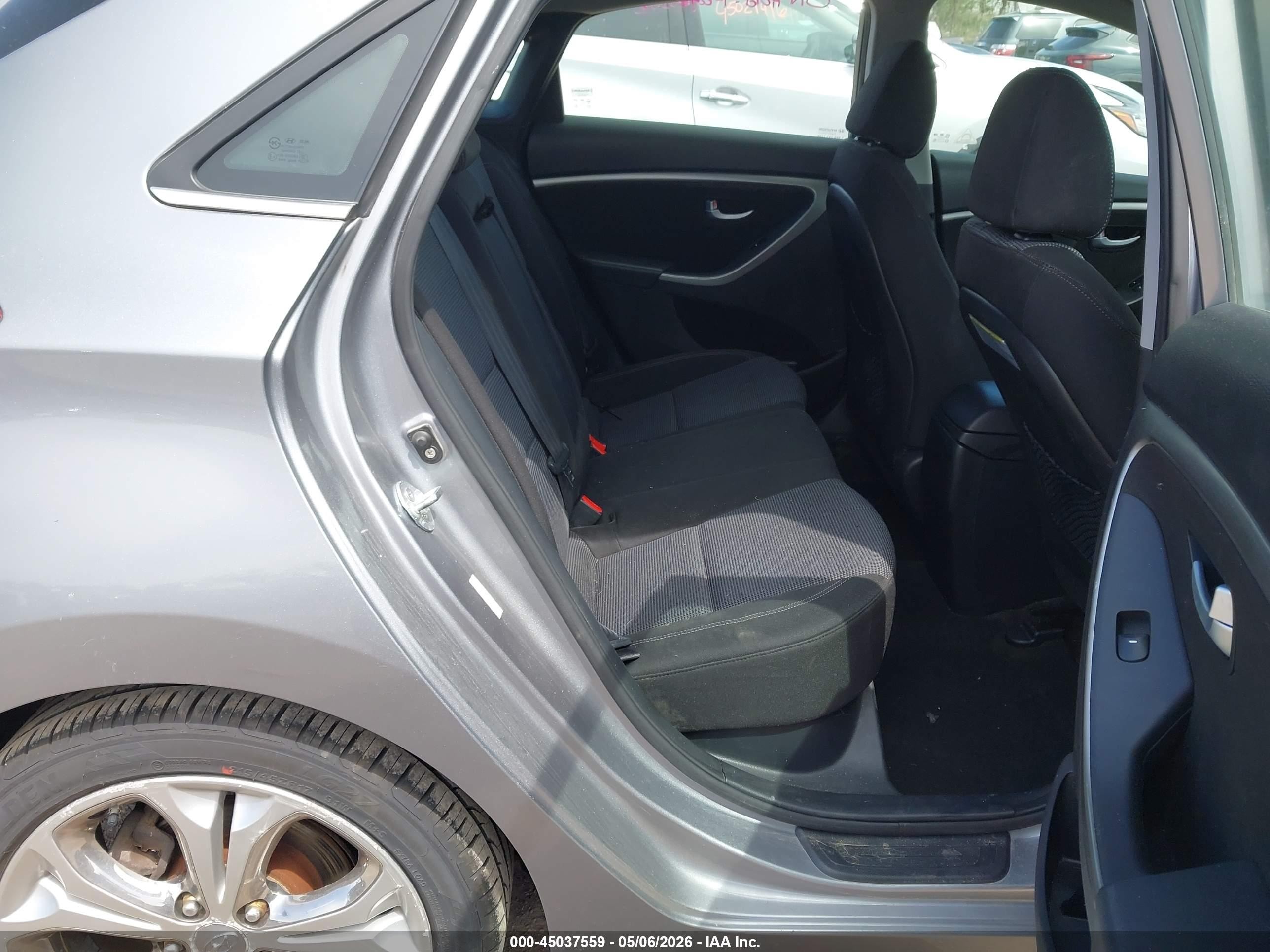 2013 Hyundai Elantra Gt   Silver vin: KMHD35LE2DU104917