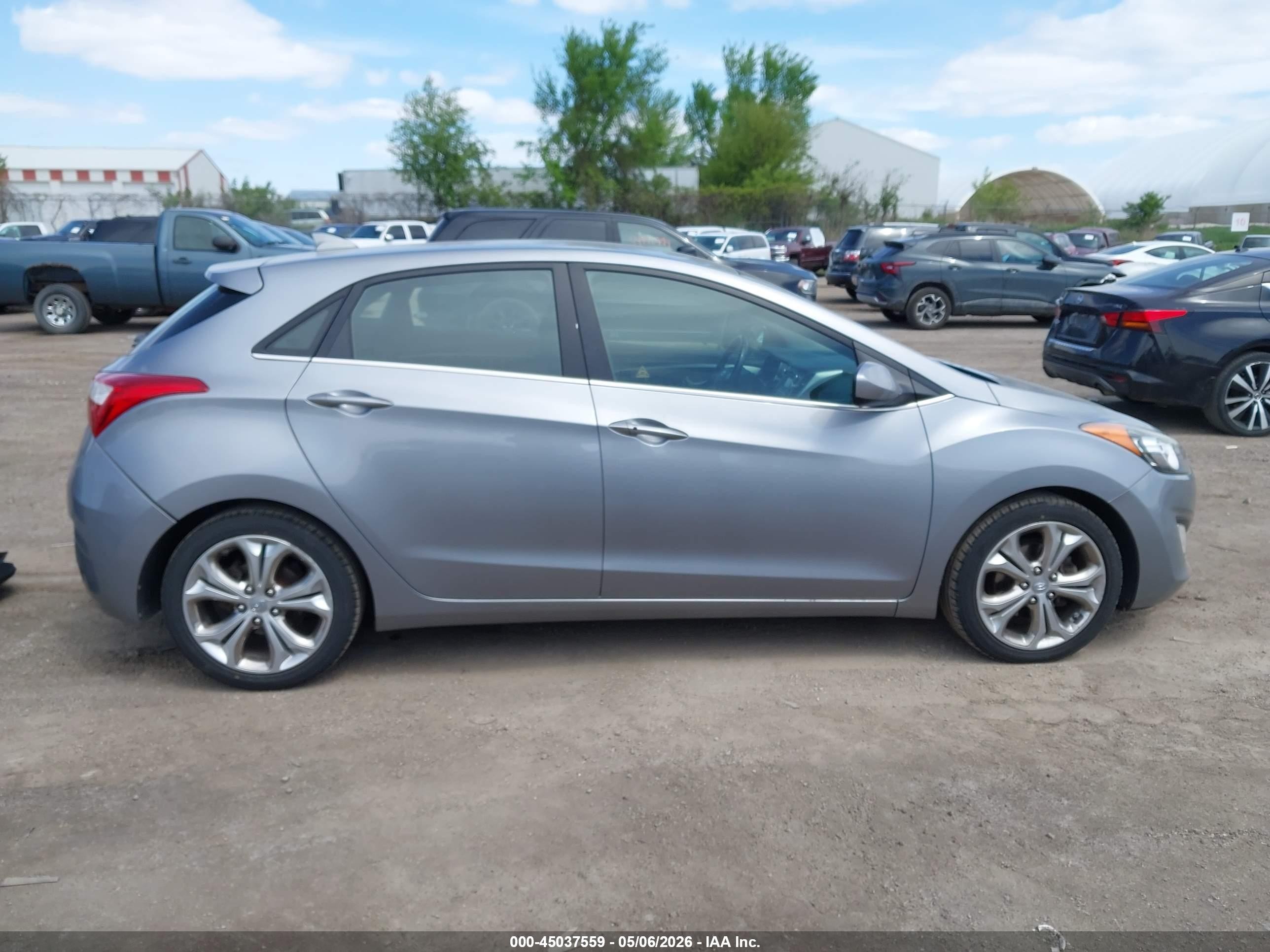 2013 Hyundai Elantra Gt   Silver vin: KMHD35LE2DU104917