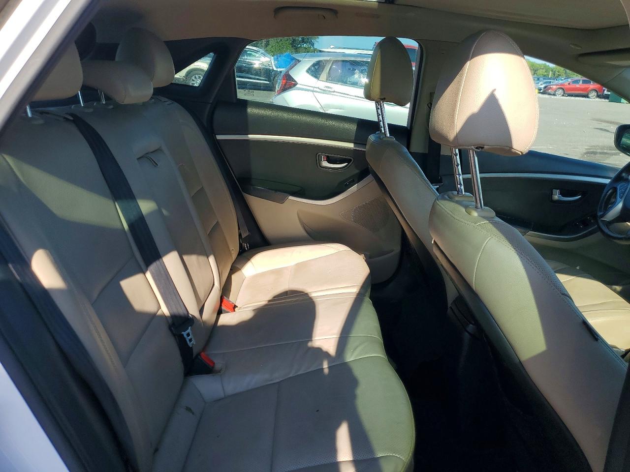 2013 Hyundai Elantra Gt Base White vin: KMHD35LE2DU113598