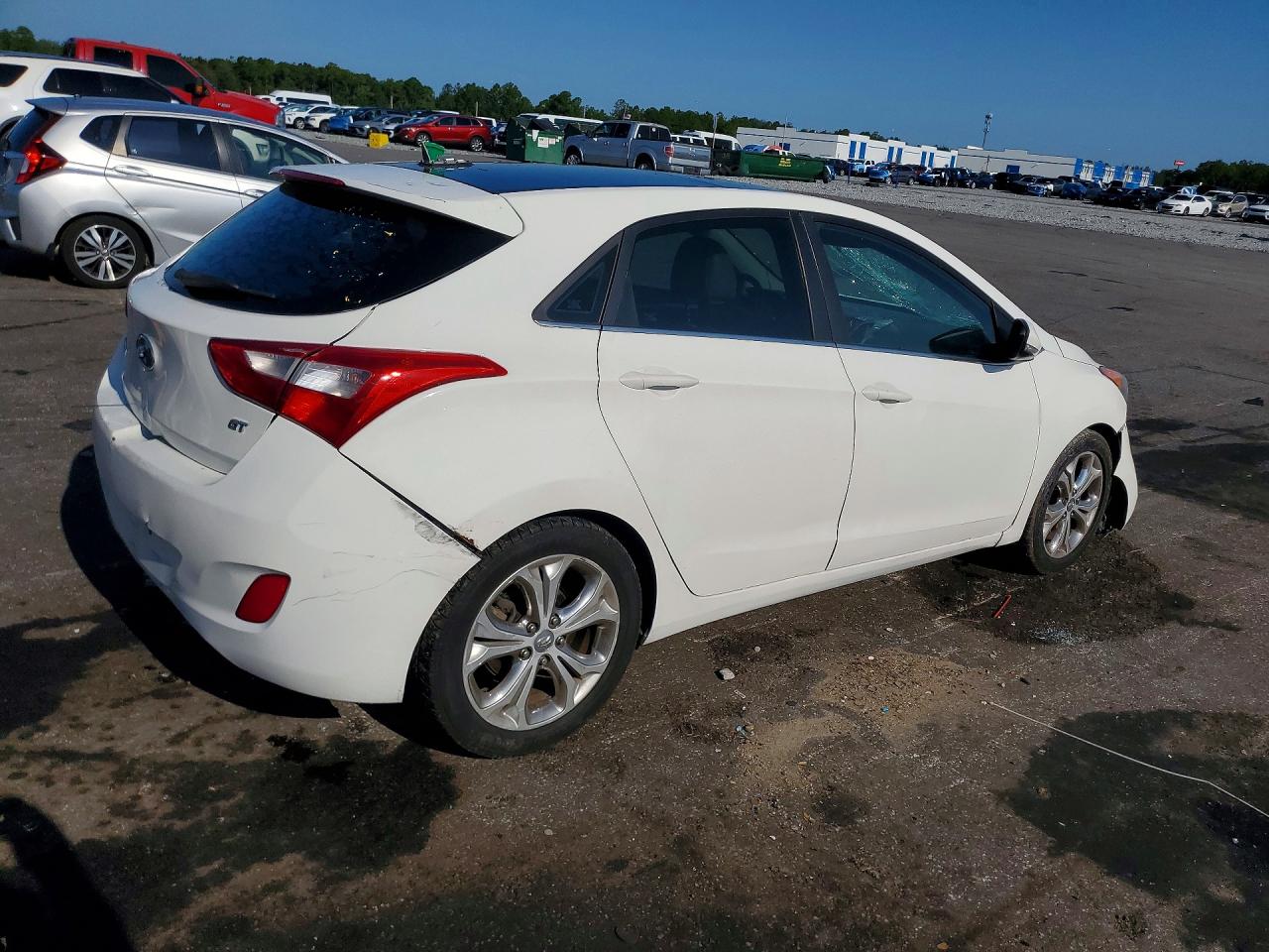 2013 Hyundai Elantra Gt Base White vin: KMHD35LE2DU113598