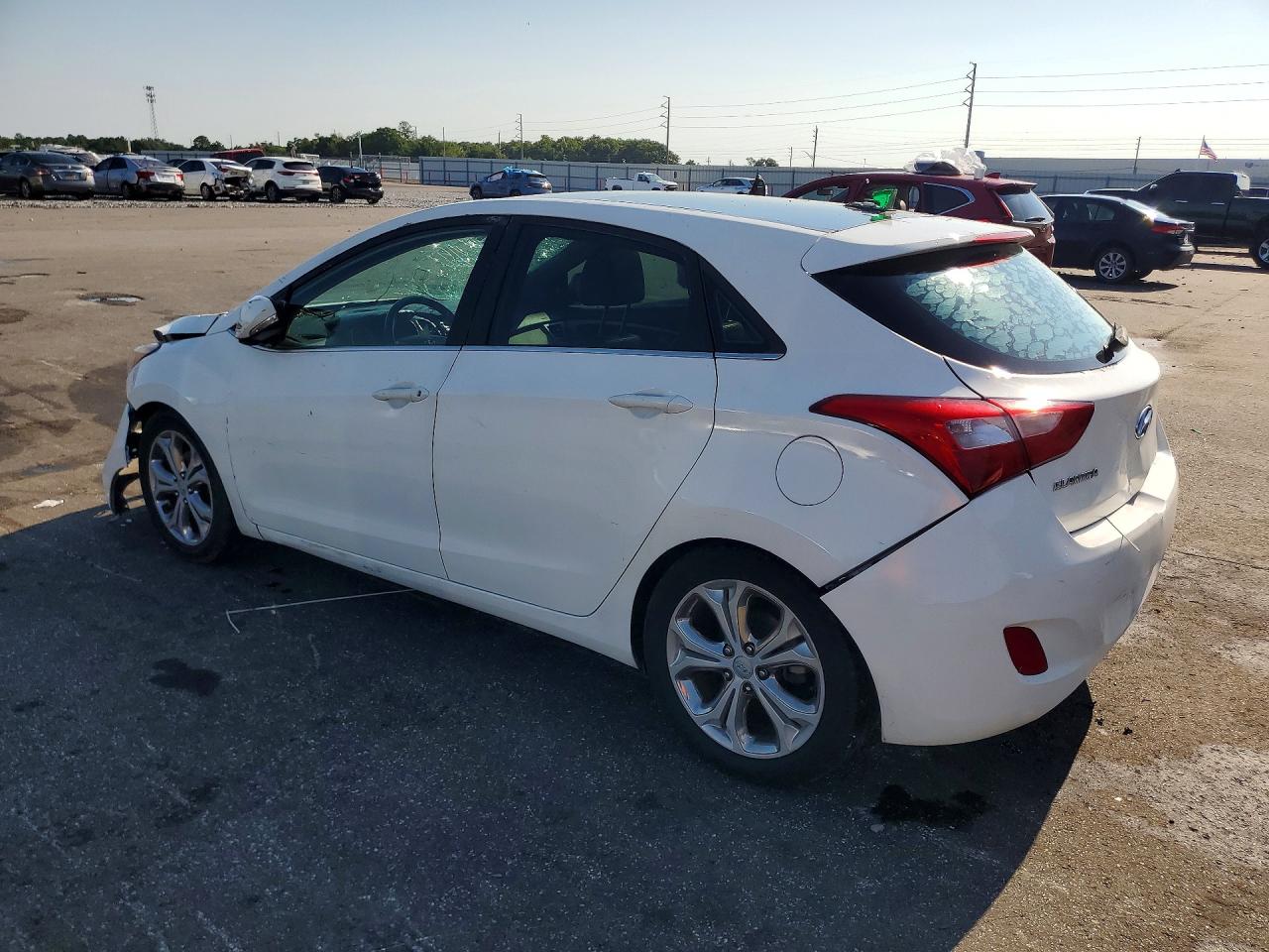 2013 Hyundai Elantra Gt Base White vin: KMHD35LE2DU113598