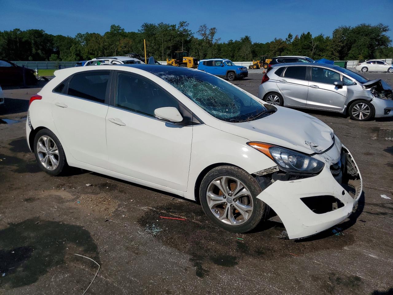 2013 Hyundai Elantra Gt Base White vin: KMHD35LE2DU113598