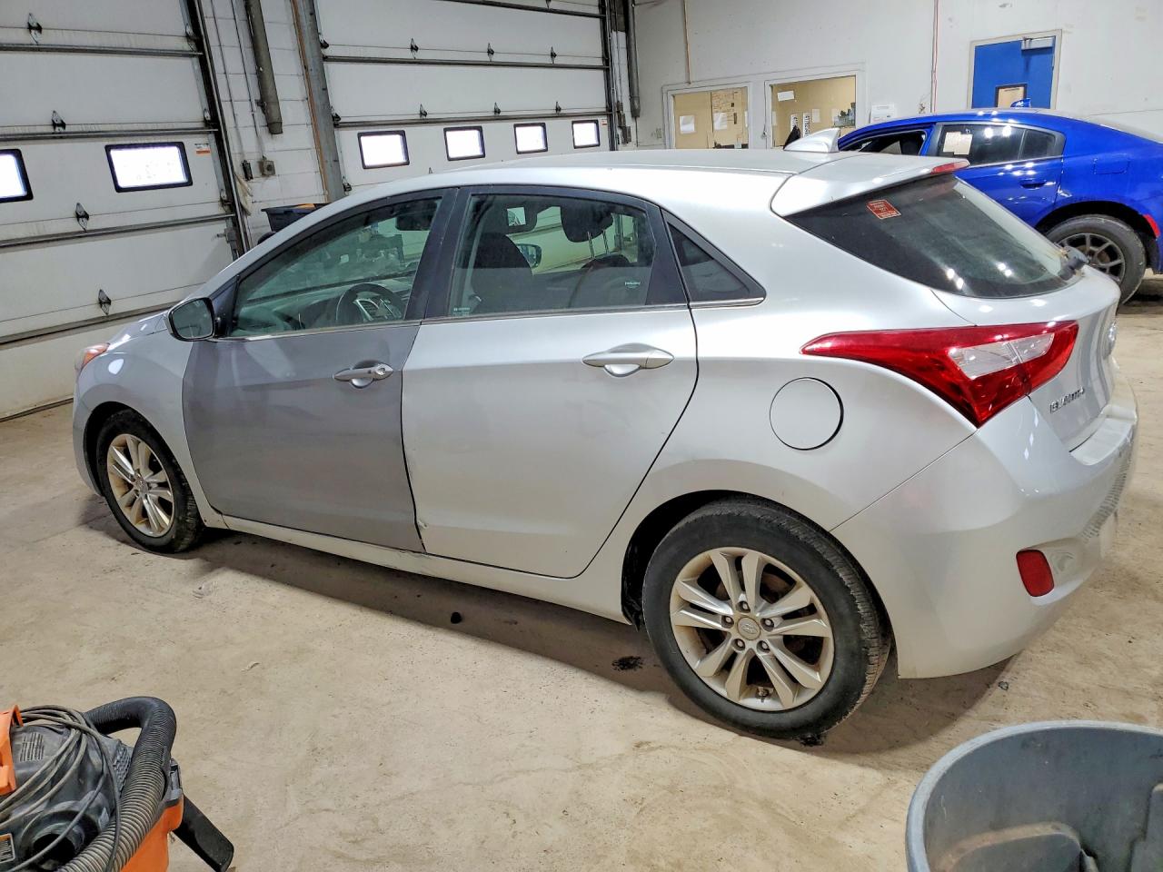 2013 Hyundai Elantra Gt Base Silver vin: KMHD35LE2DU119384