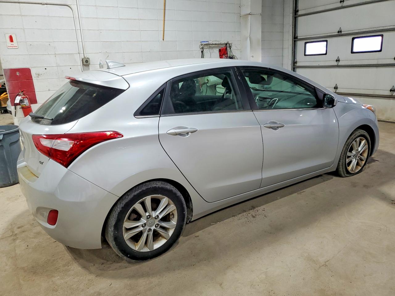 2013 Hyundai Elantra Gt Base Silver vin: KMHD35LE2DU119384