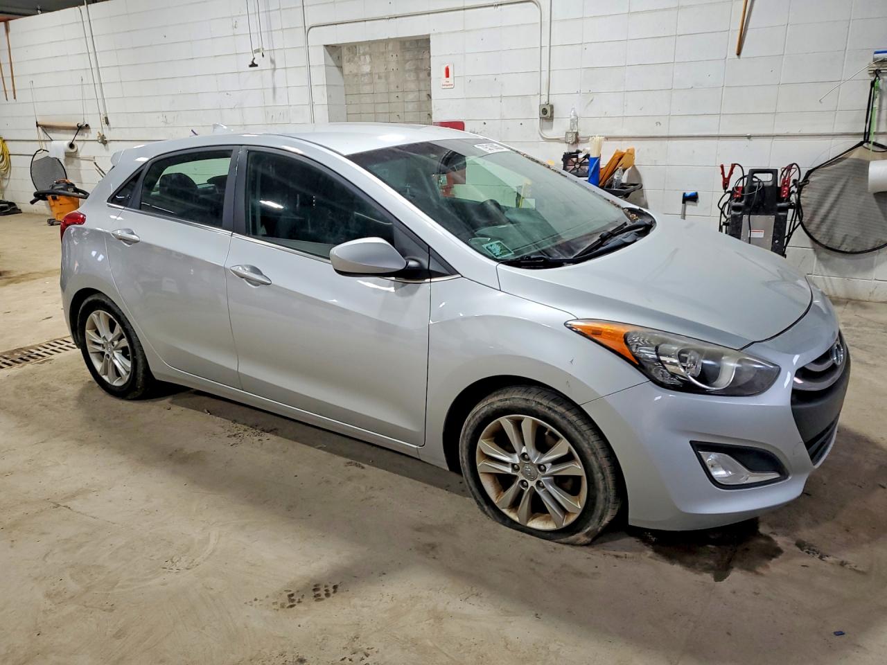 2013 Hyundai Elantra Gt Base Silver vin: KMHD35LE2DU119384