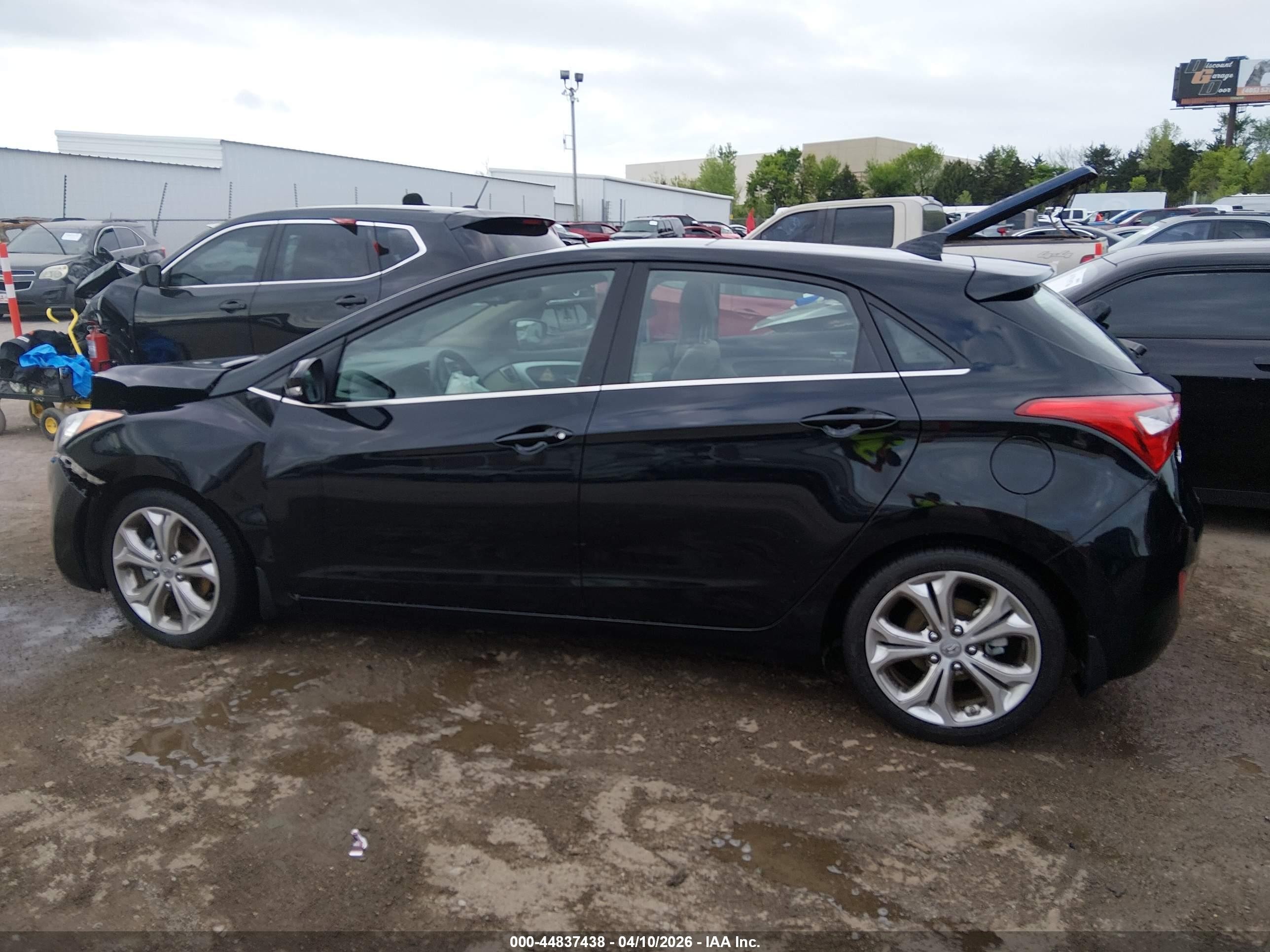 2013 Hyundai Elantra Gt   Black vin: KMHD35LE2DU141451