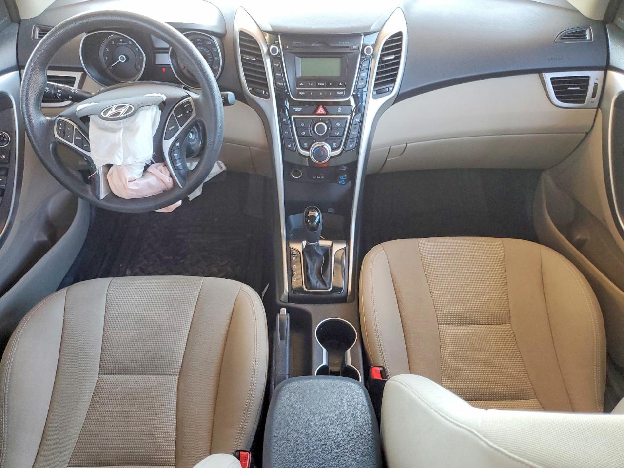 2013 Hyundai Elantra Gt Base Red vin: KMHD35LE2DU149646