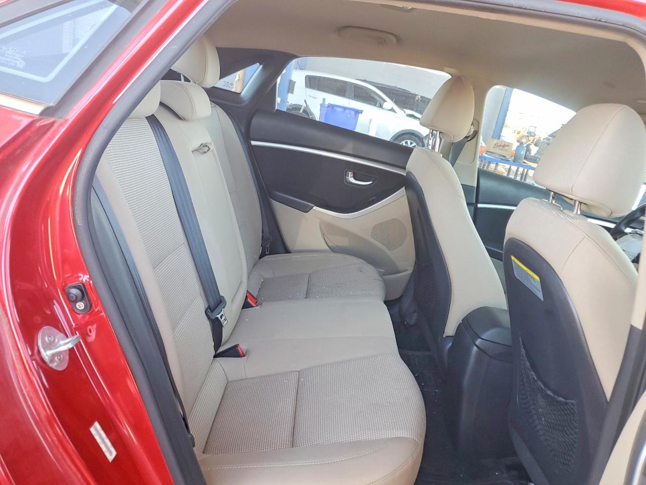 2013 Hyundai Elantra Gt Base Red vin: KMHD35LE2DU149646