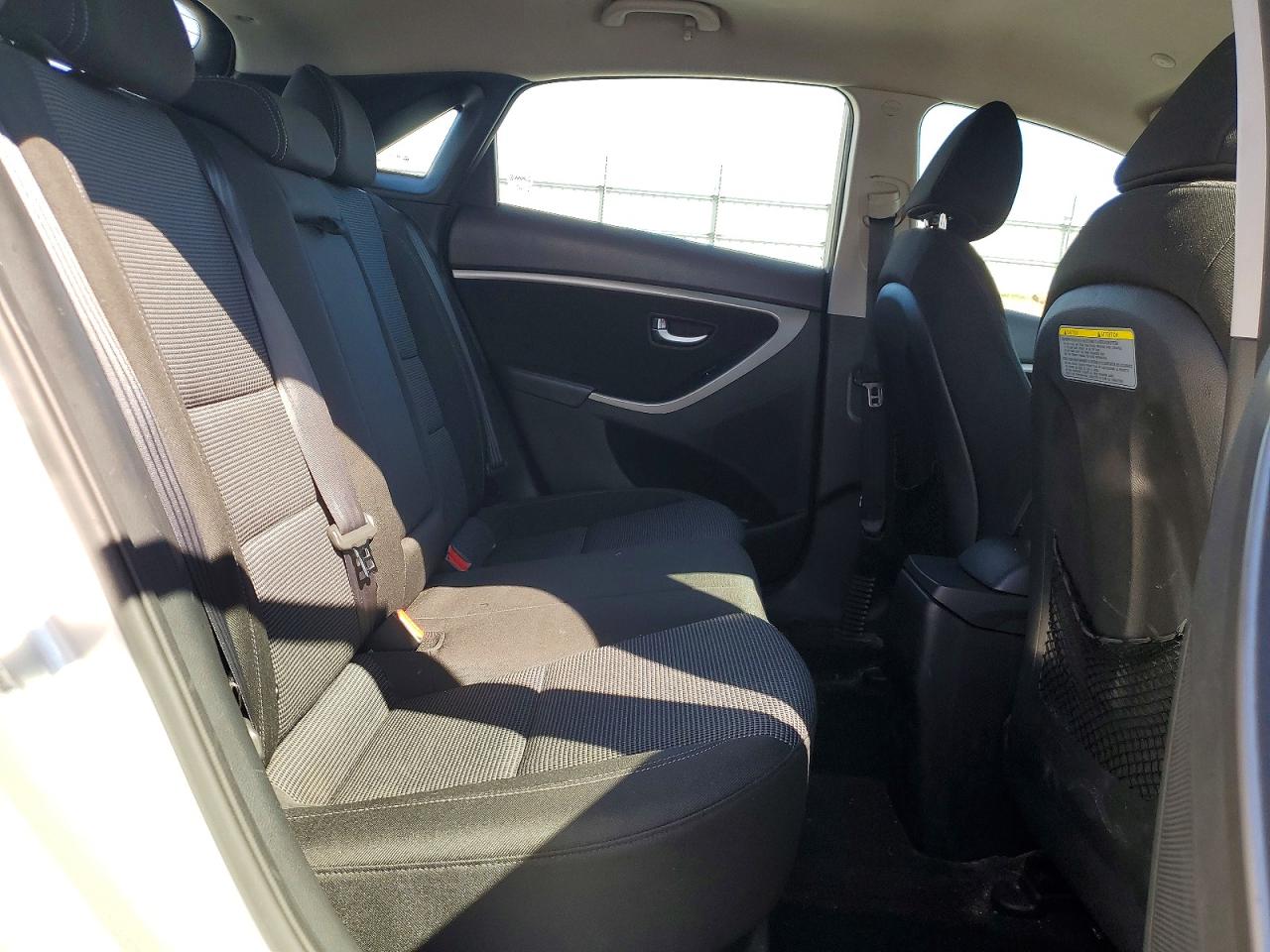 2013 Hyundai Elantra Gt Base Silver vin: KMHD35LE3DU023571