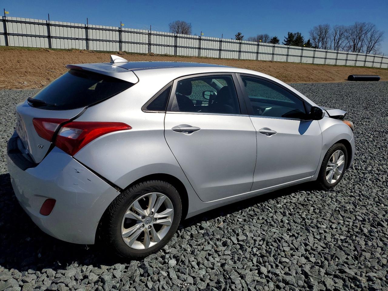 2013 Hyundai Elantra Gt Base Silver vin: KMHD35LE3DU023571