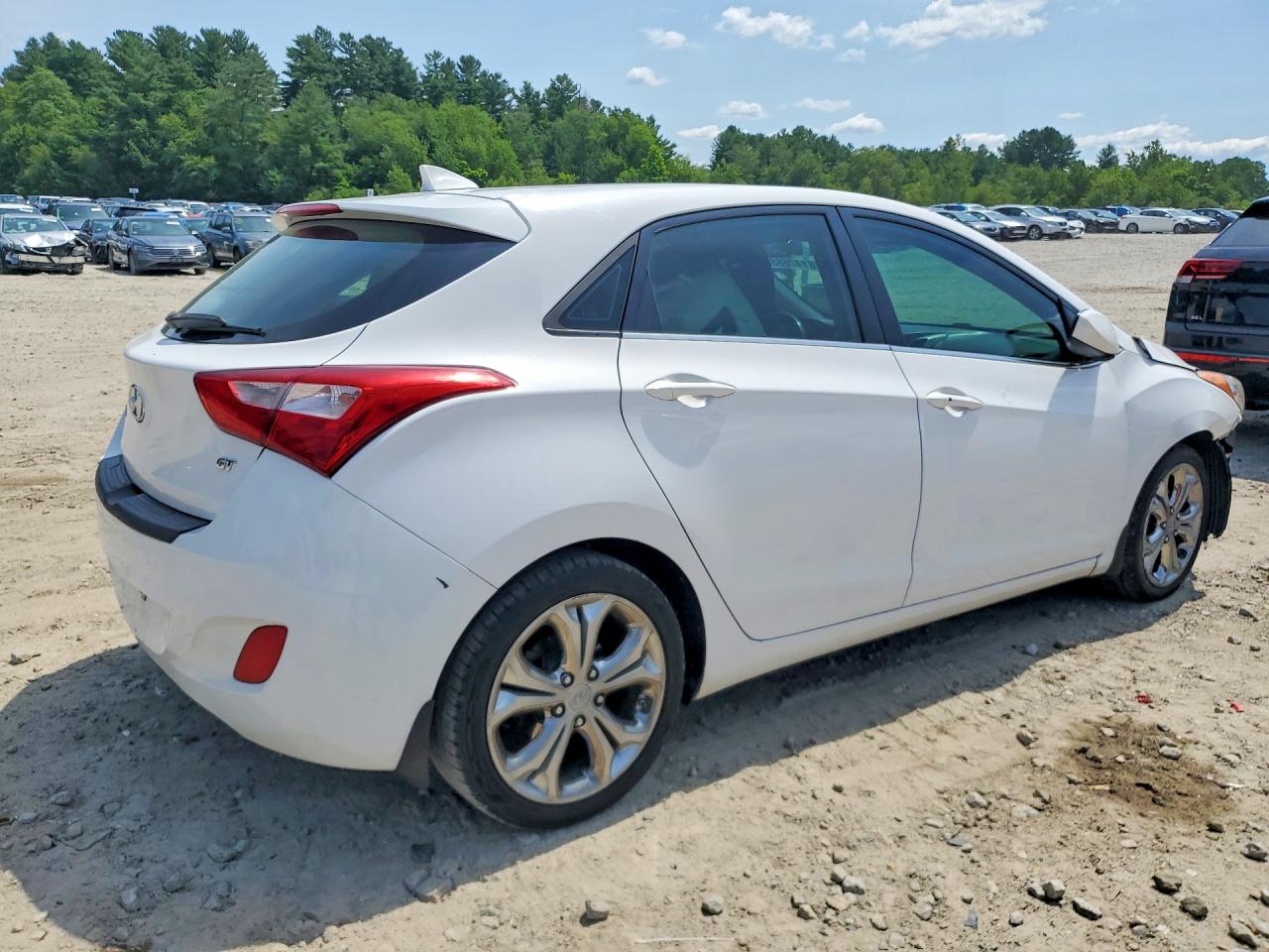 2013 Hyundai Elantra Gt Base White vin: KMHD35LE3DU066825