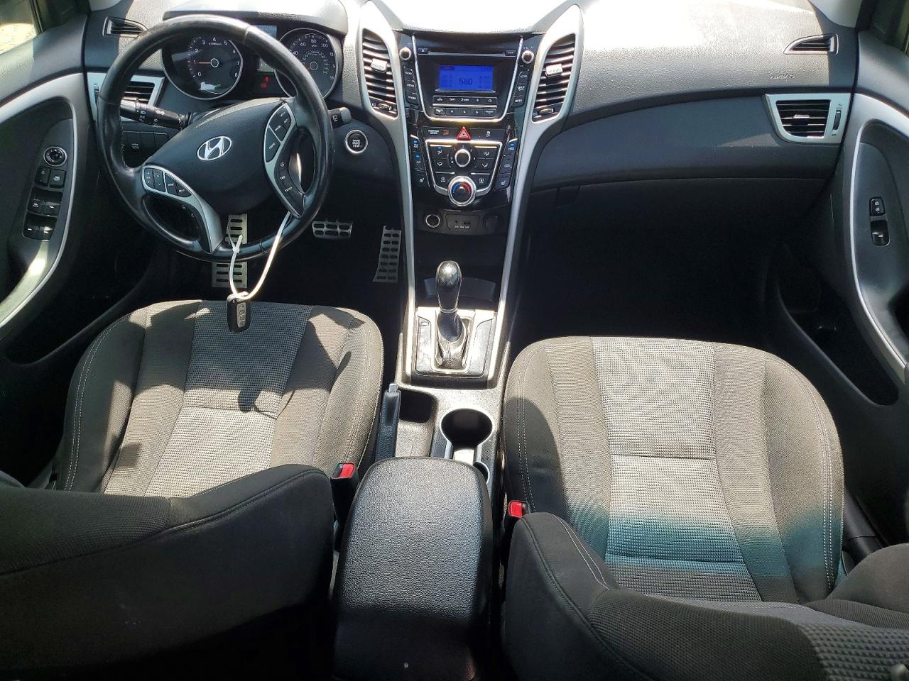 2013 Hyundai Elantra Gt Base White vin: KMHD35LE3DU066825